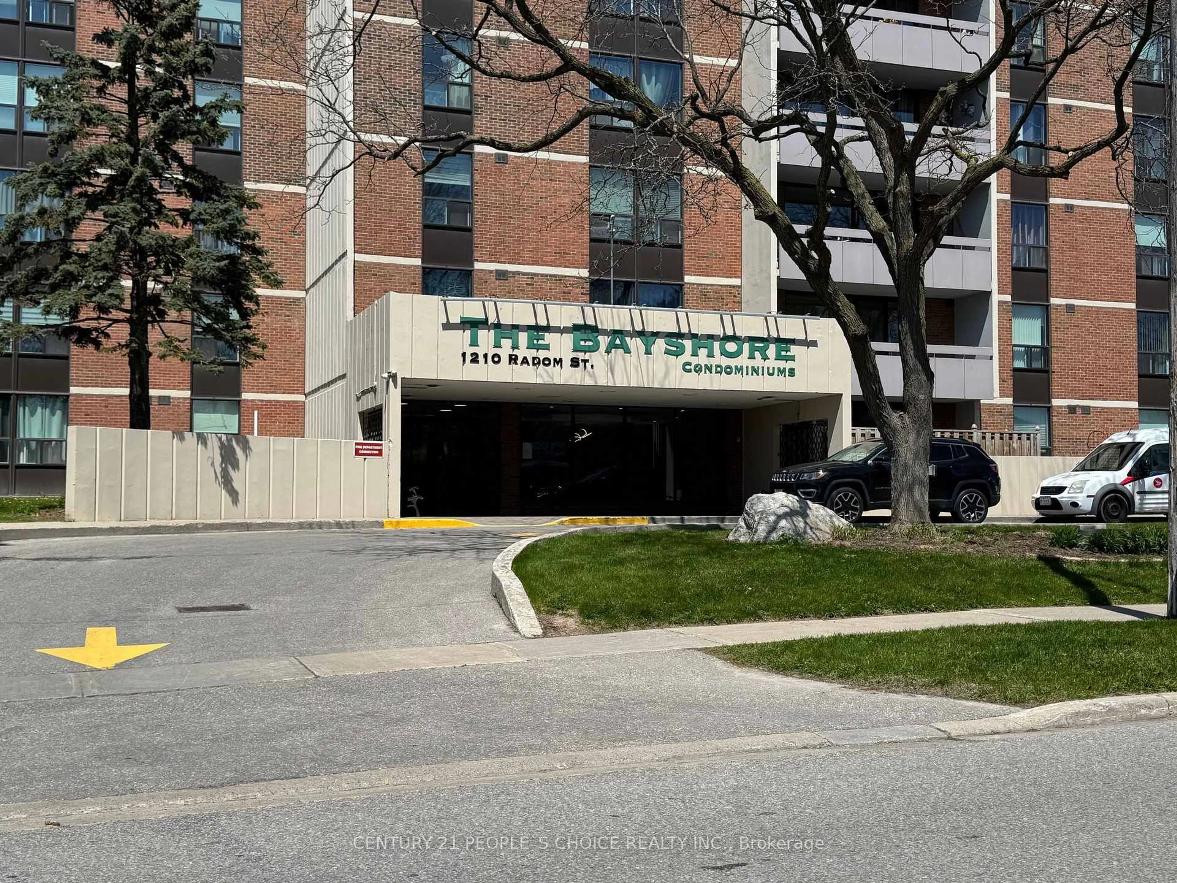 Patio, building for 1210 Radom St #1602, Pickering Ontario L1W 2Z3