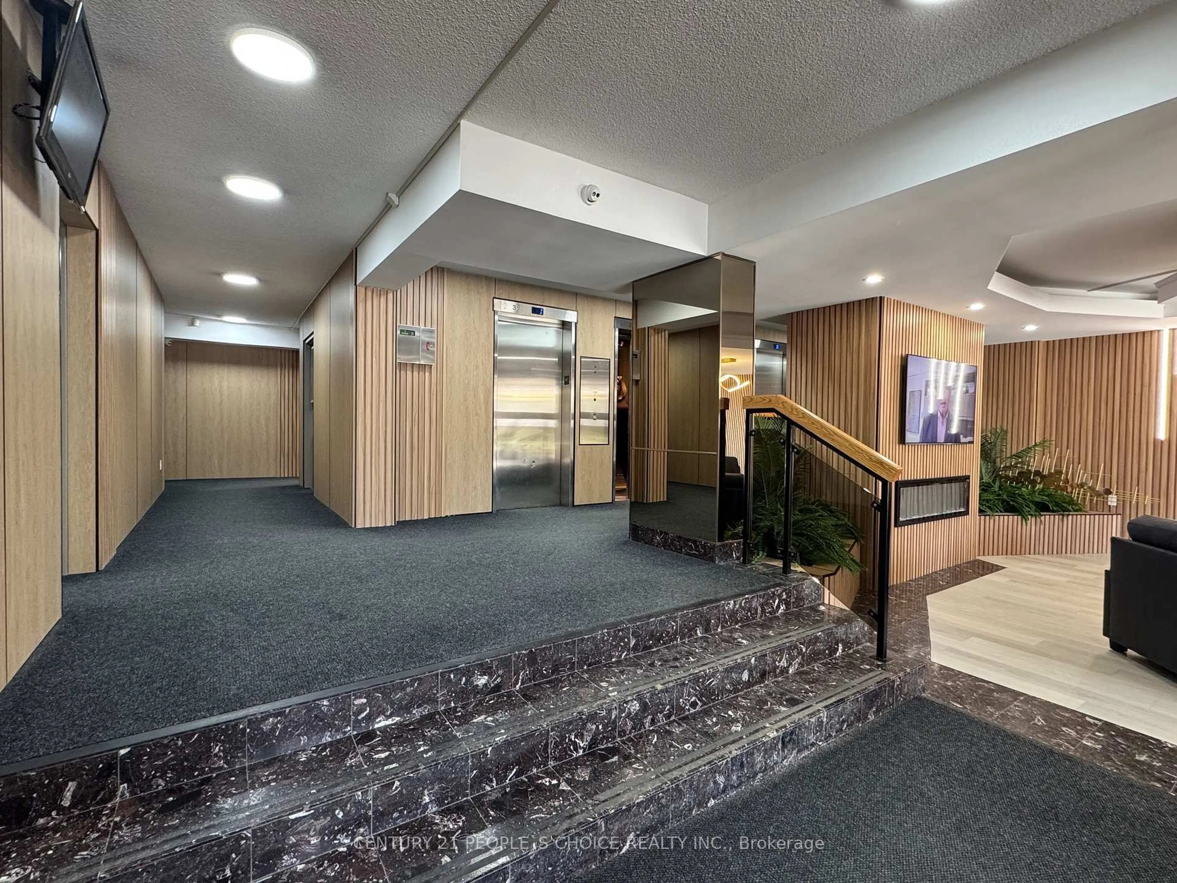 Indoor foyer for 1210 Radom St #1602, Pickering Ontario L1W 2Z3