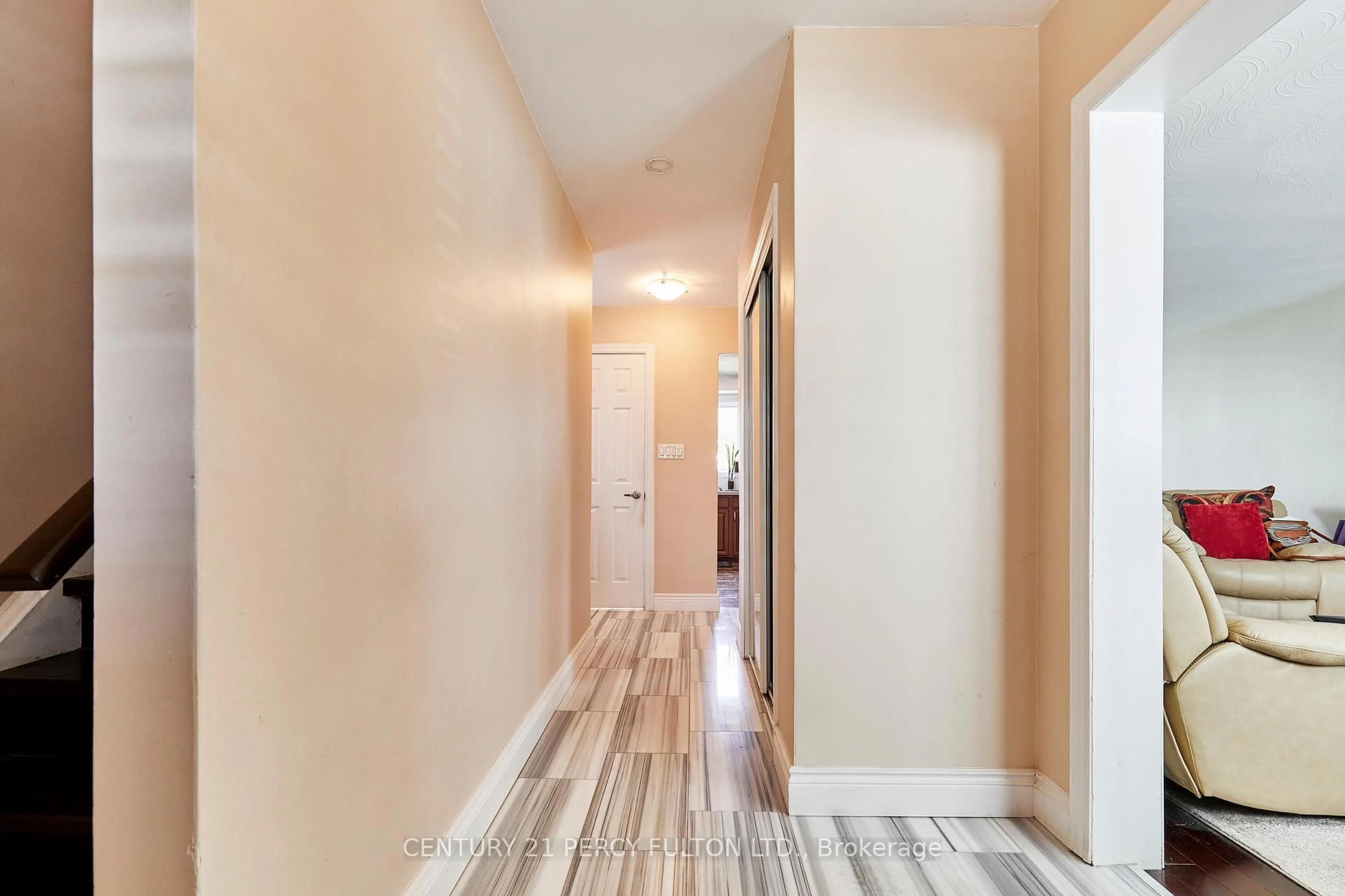 Indoor entryway for 1349 Somerville St, Oshawa Ontario L1G 4L3