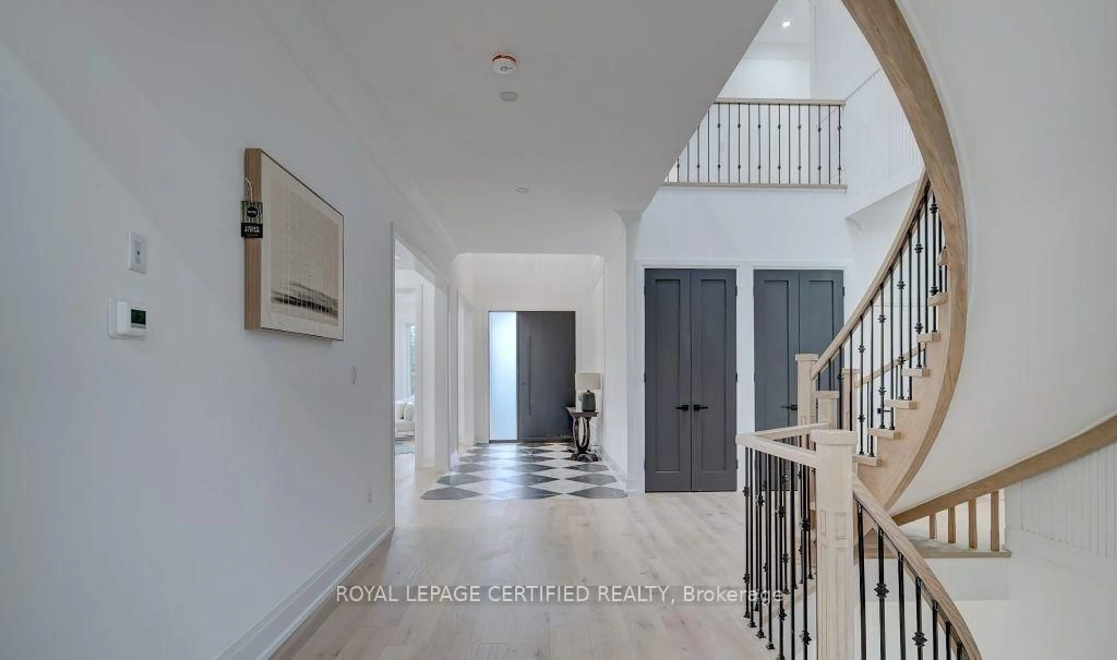 Indoor foyer for 12 Euclid Ave, Toronto Ontario M1C 1J6