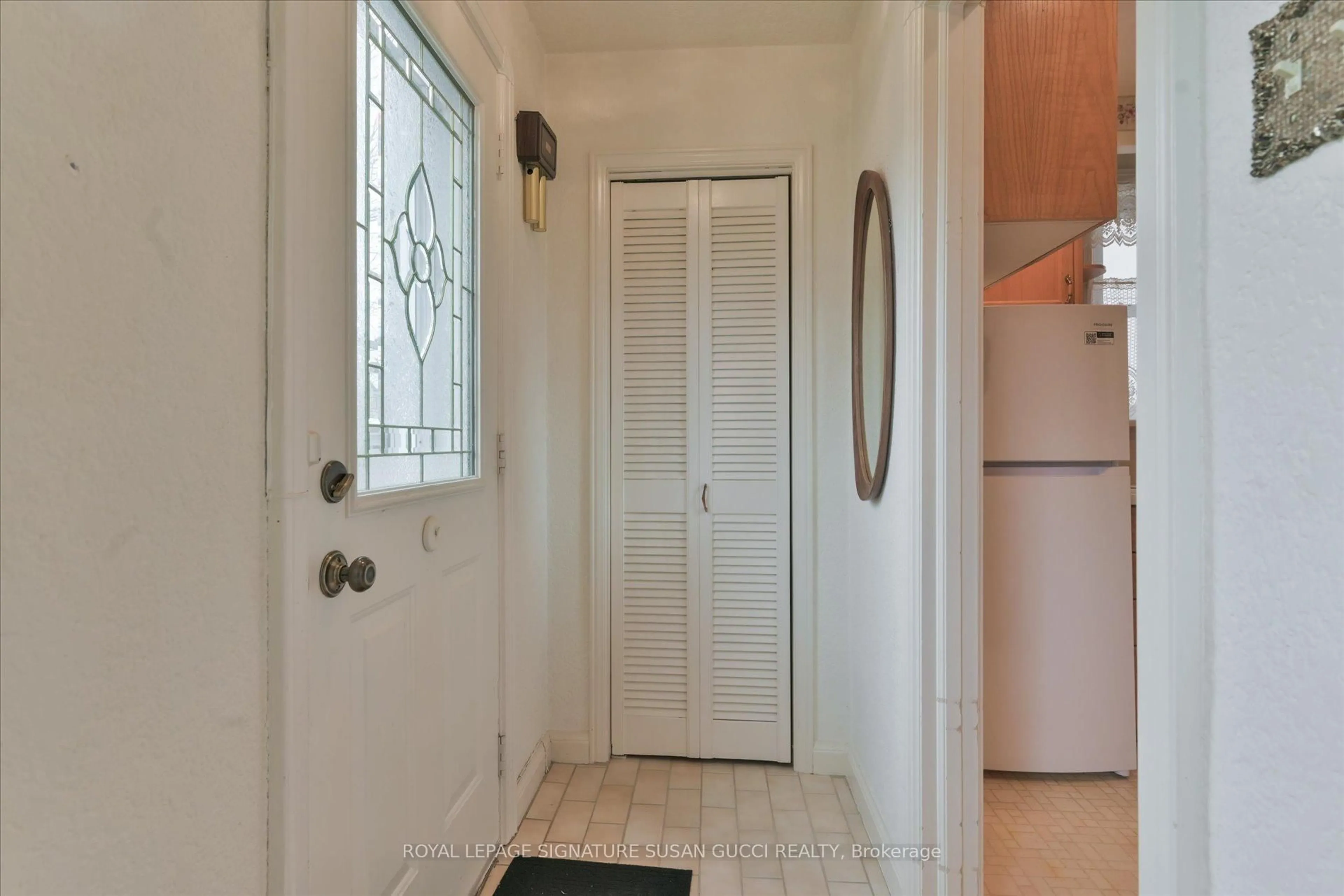 Indoor entryway for 45 Joanith Dr, Toronto Ontario M4B 1S8