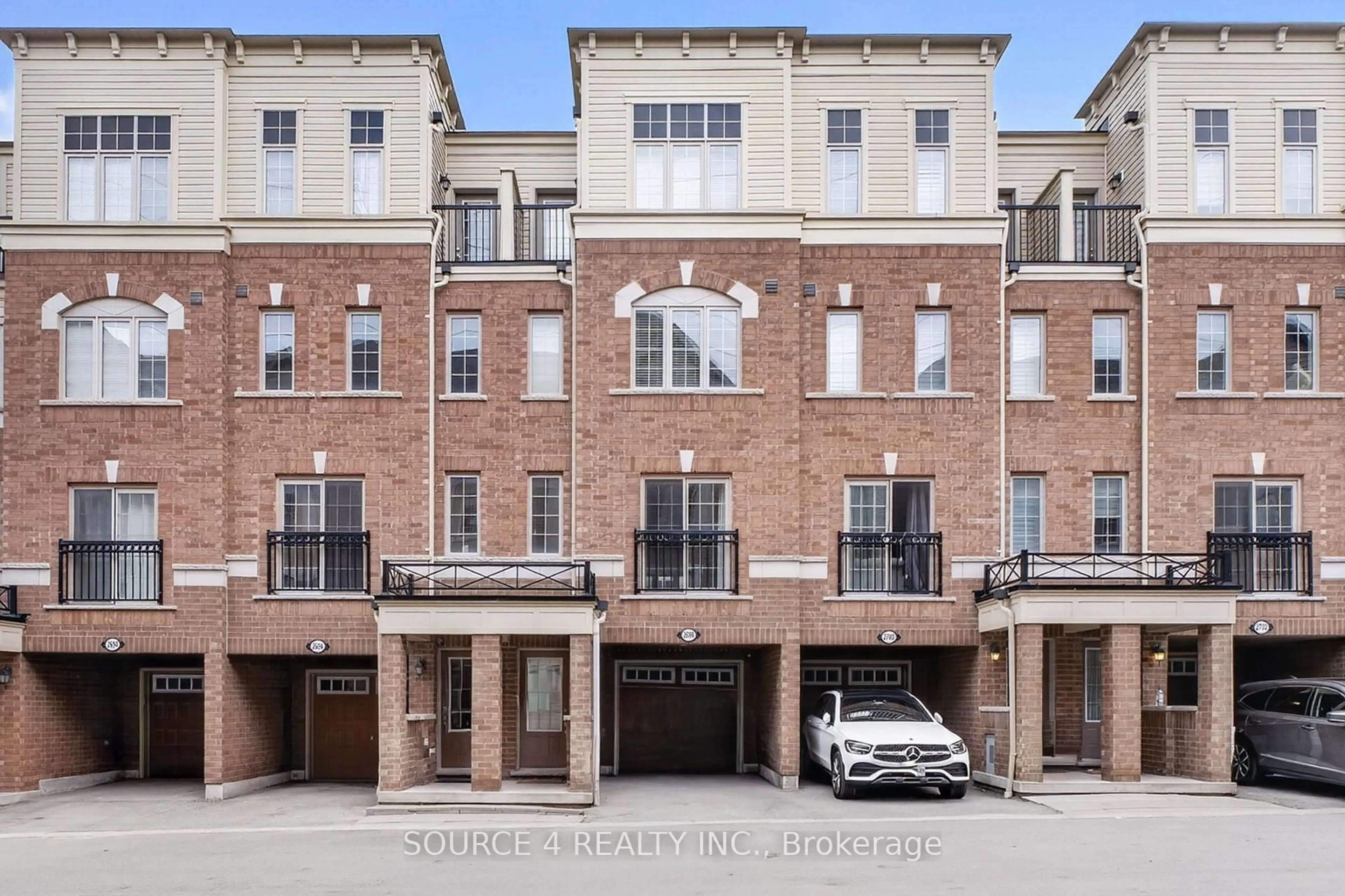 A pic from outside/outdoor area/front of a property/back of a property/a pic from drone, street for 2698 Deputy Minister Path, Oshawa Ontario L1L 0M7