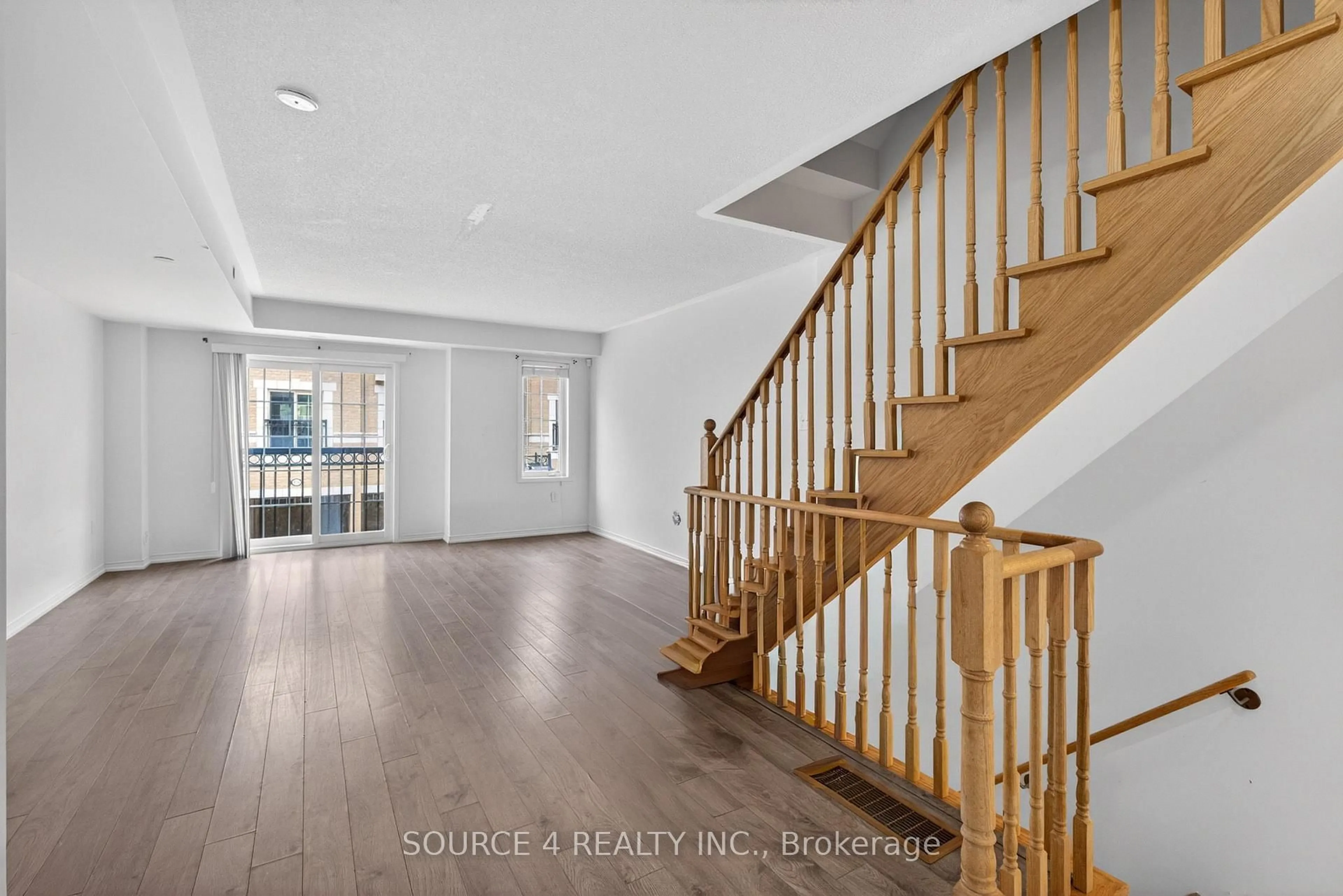 Indoor entryway for 2698 Deputy Minister Path, Oshawa Ontario L1L 0M7