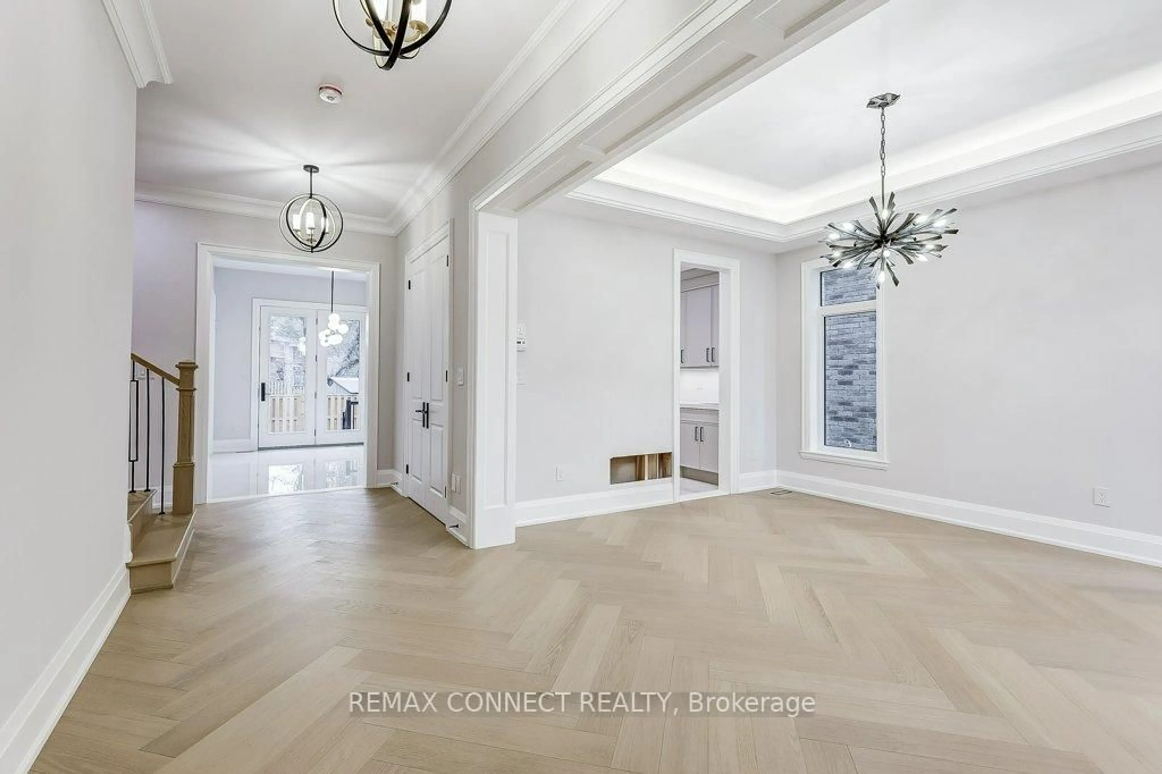 Indoor entryway for 391 Rosebank Rd, Pickering Ontario L1W 2N3