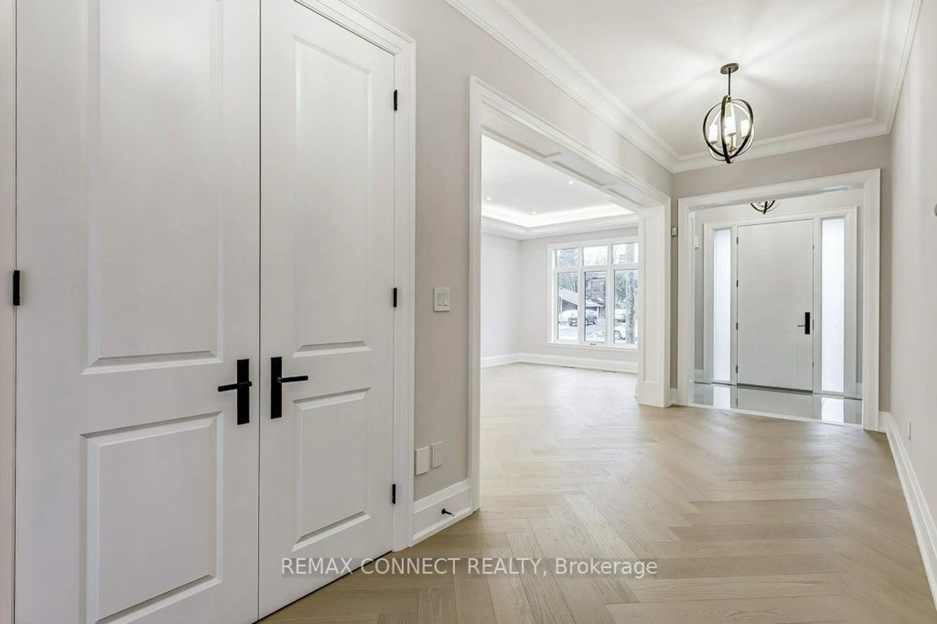 Indoor entryway for 391 Rosebank Rd, Pickering Ontario L1W 2N3