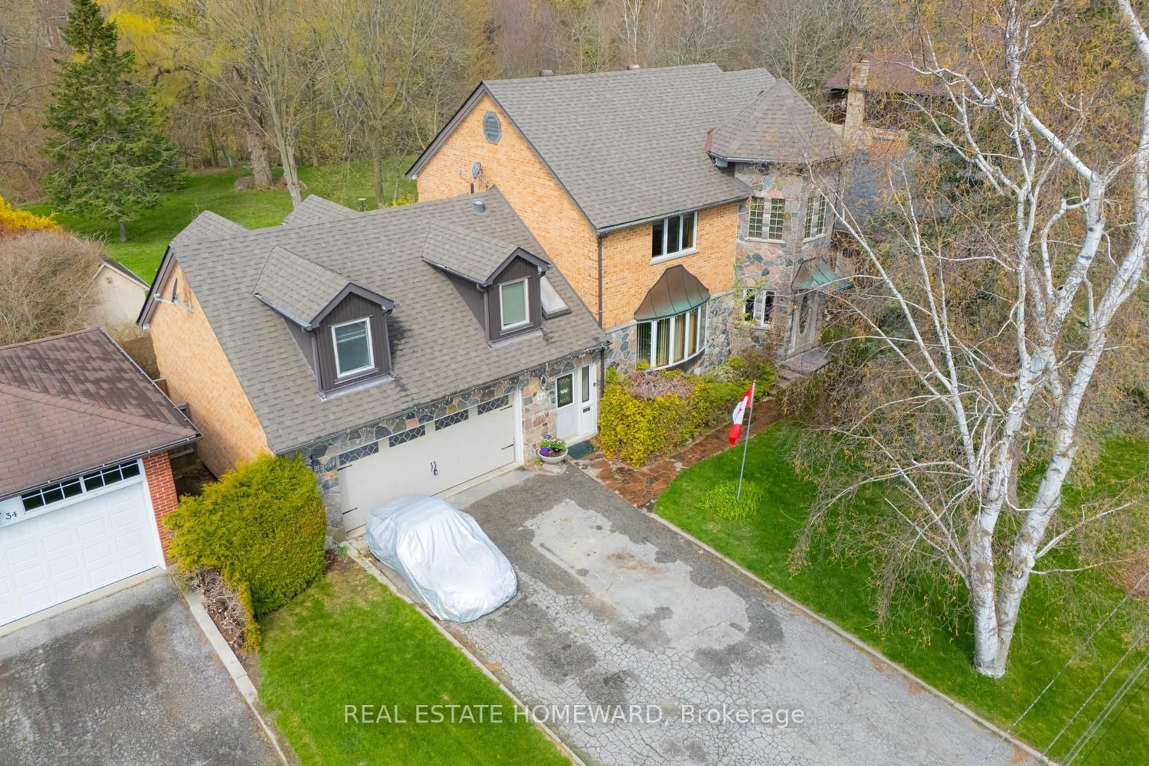 A pic from outside/outdoor area/front of a property/back of a property/a pic from drone, street for 38 Centennial Rd, Toronto Ontario M1C 1Z1