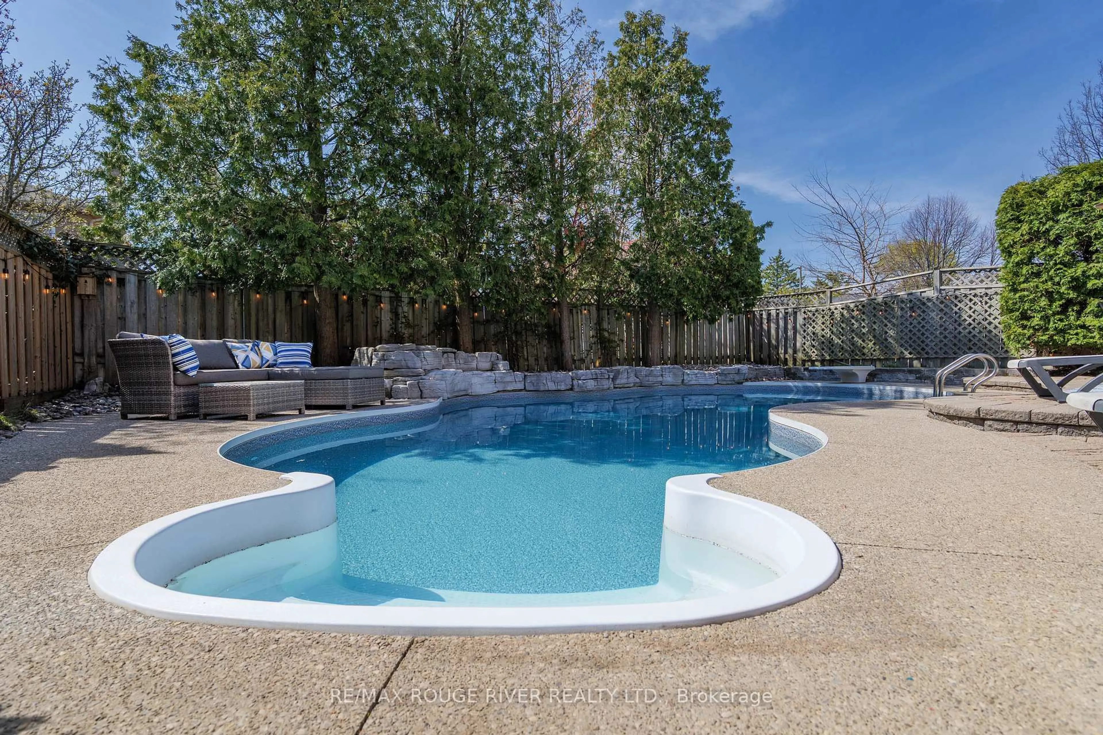 Pool for 1819 Post Dr, Pickering Ontario L1V 4S8