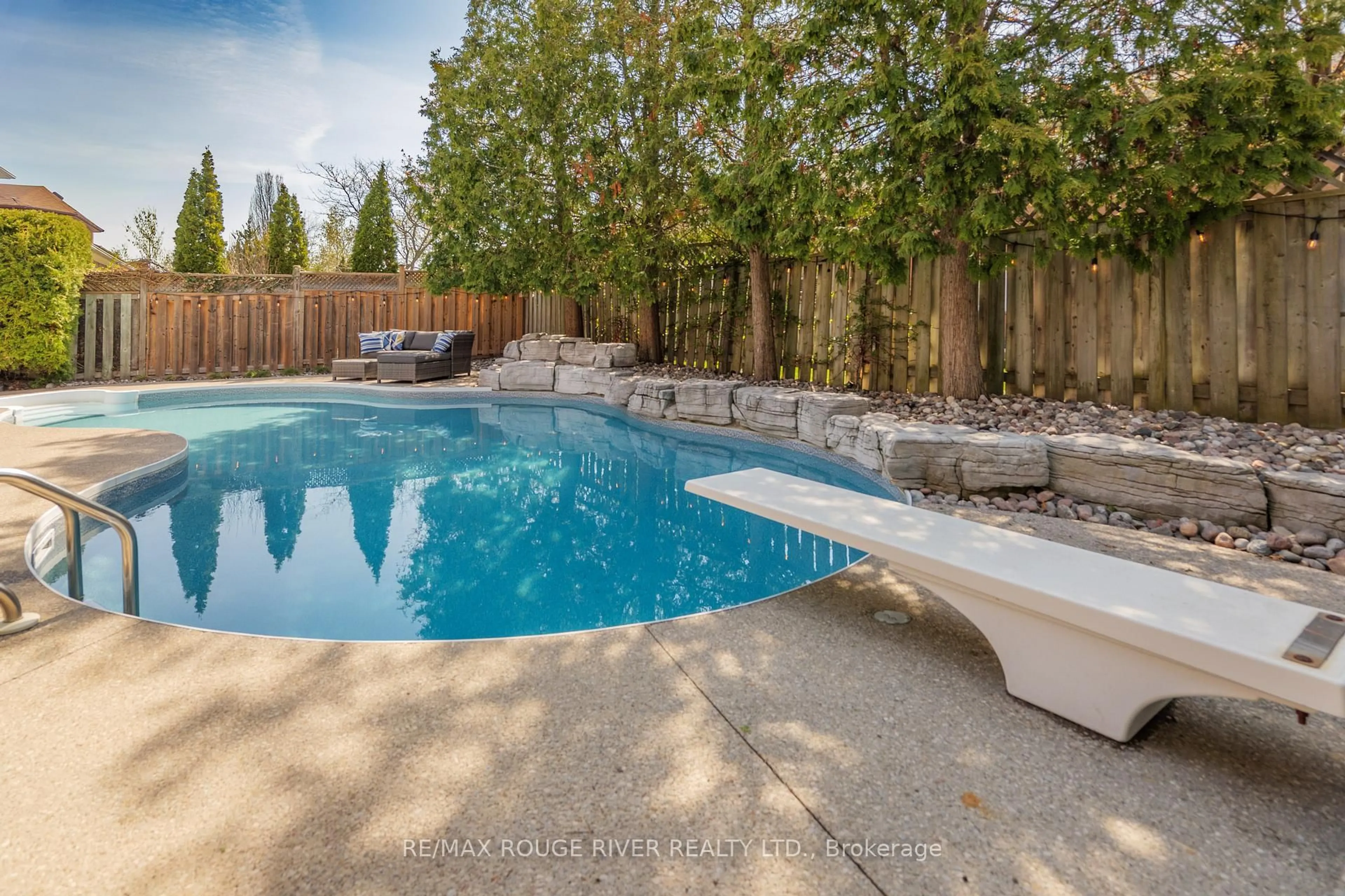 Pool for 1819 Post Dr, Pickering Ontario L1V 4S8