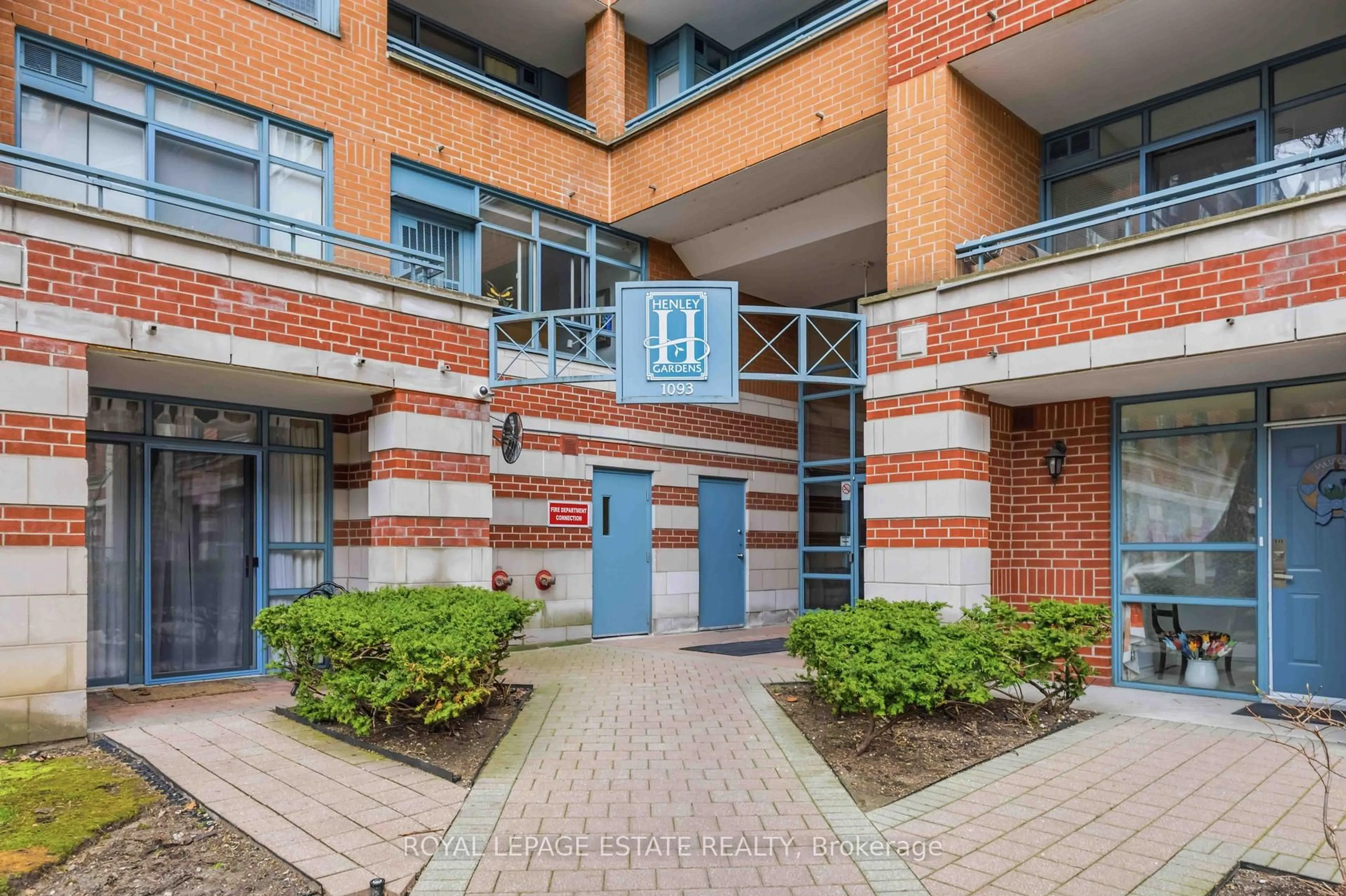 Indoor foyer for 1093 Kingston Rd #701, Toronto Ontario M1N 4E2