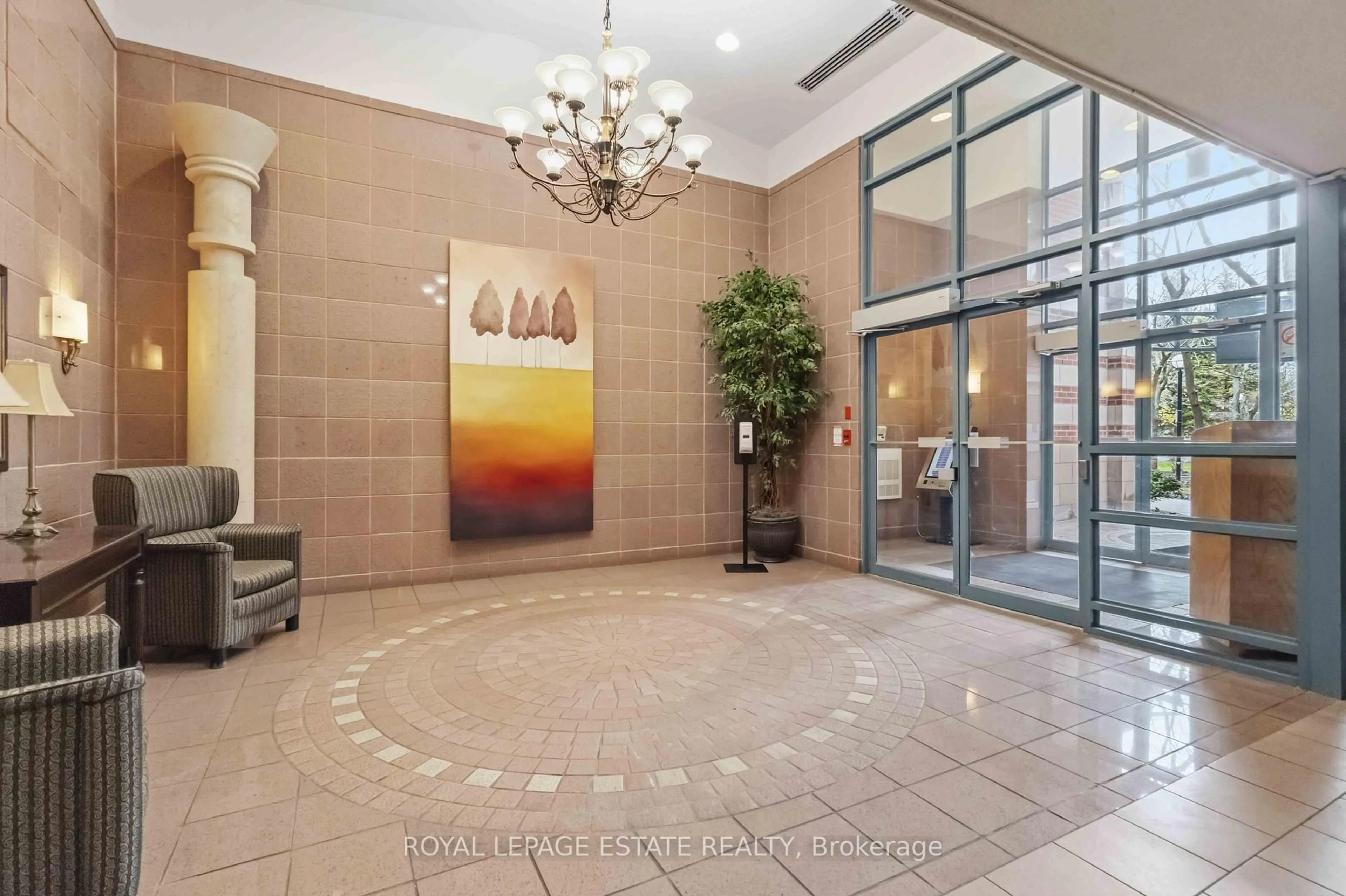 Indoor foyer for 1093 Kingston Rd #701, Toronto Ontario M1N 4E2