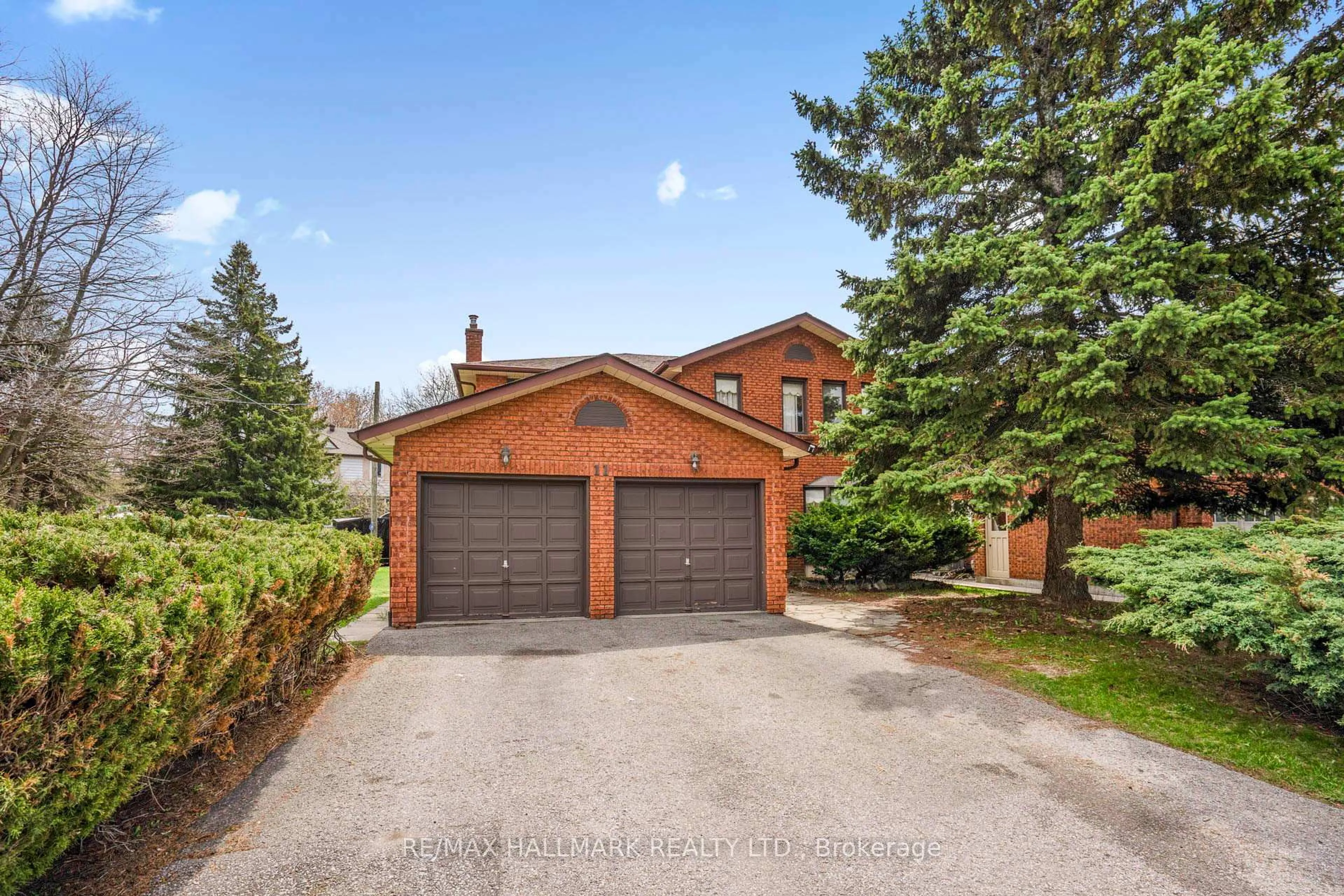 A pic from outside/outdoor area/front of a property/back of a property/a pic from drone, street for 11 Greenvale Terr, Toronto Ontario M1E 2B7