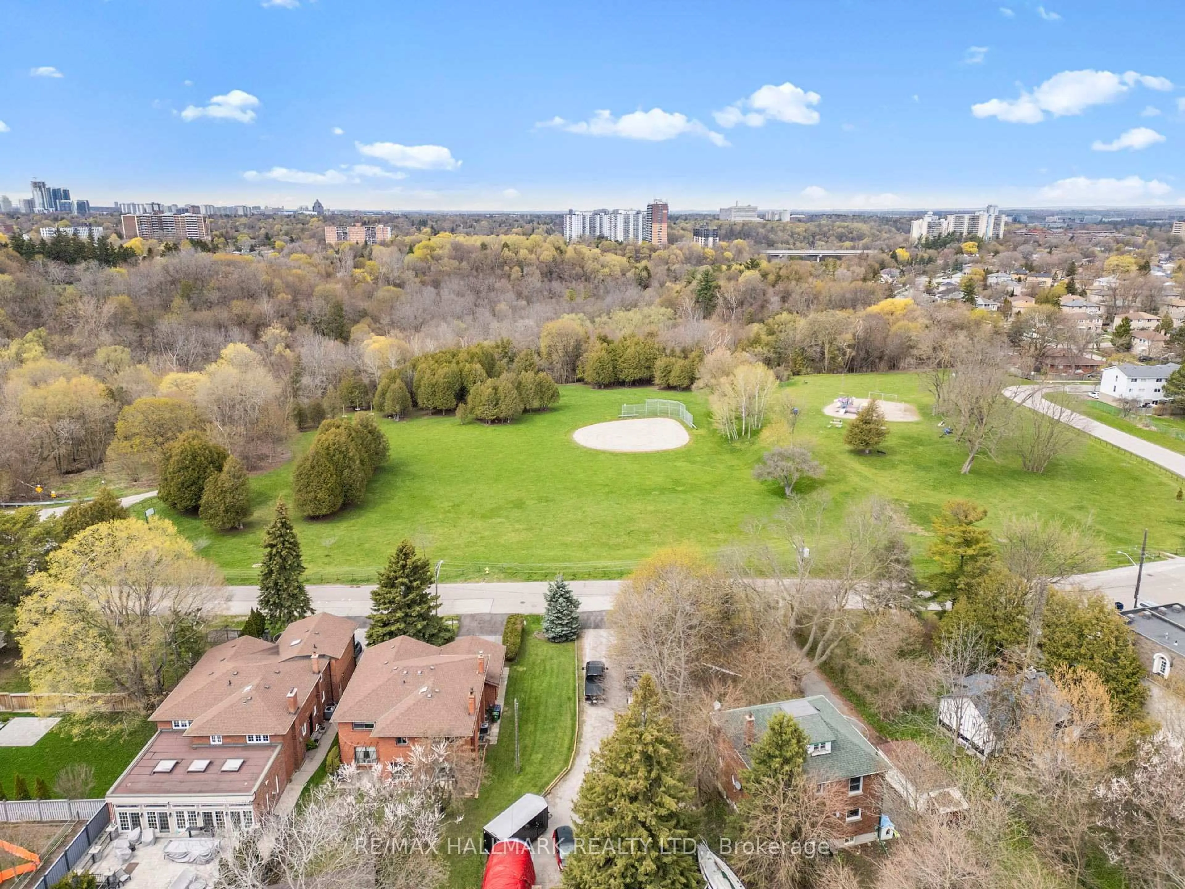 A pic from outside/outdoor area/front of a property/back of a property/a pic from drone, unknown for 11 Greenvale Terr, Toronto Ontario M1E 2B7