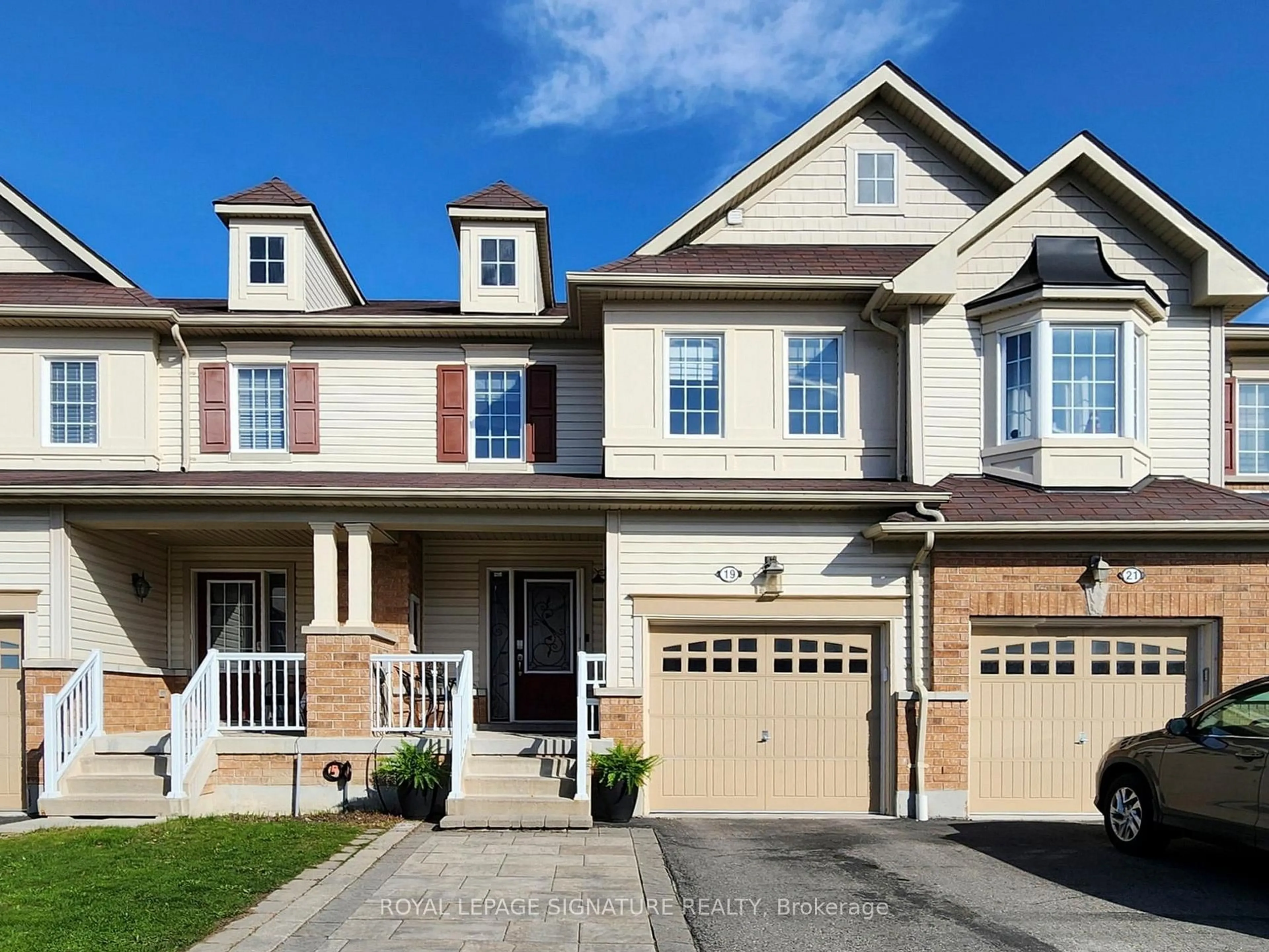 Home with vinyl exterior material, street for 19 Gallimere Crt, Whitby Ontario L1N 0J5