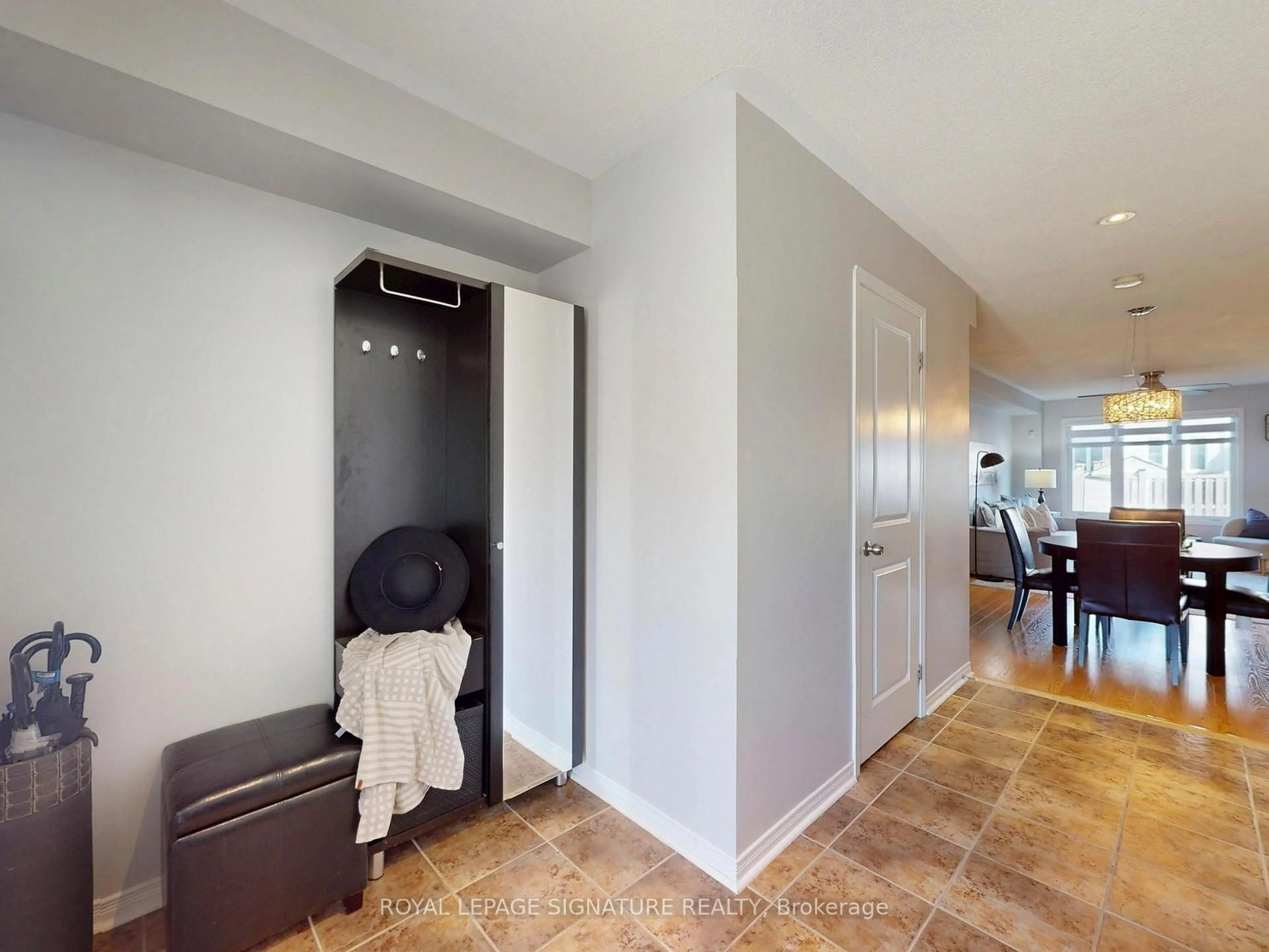 Indoor entryway for 19 Gallimere Crt, Whitby Ontario L1N 0J5