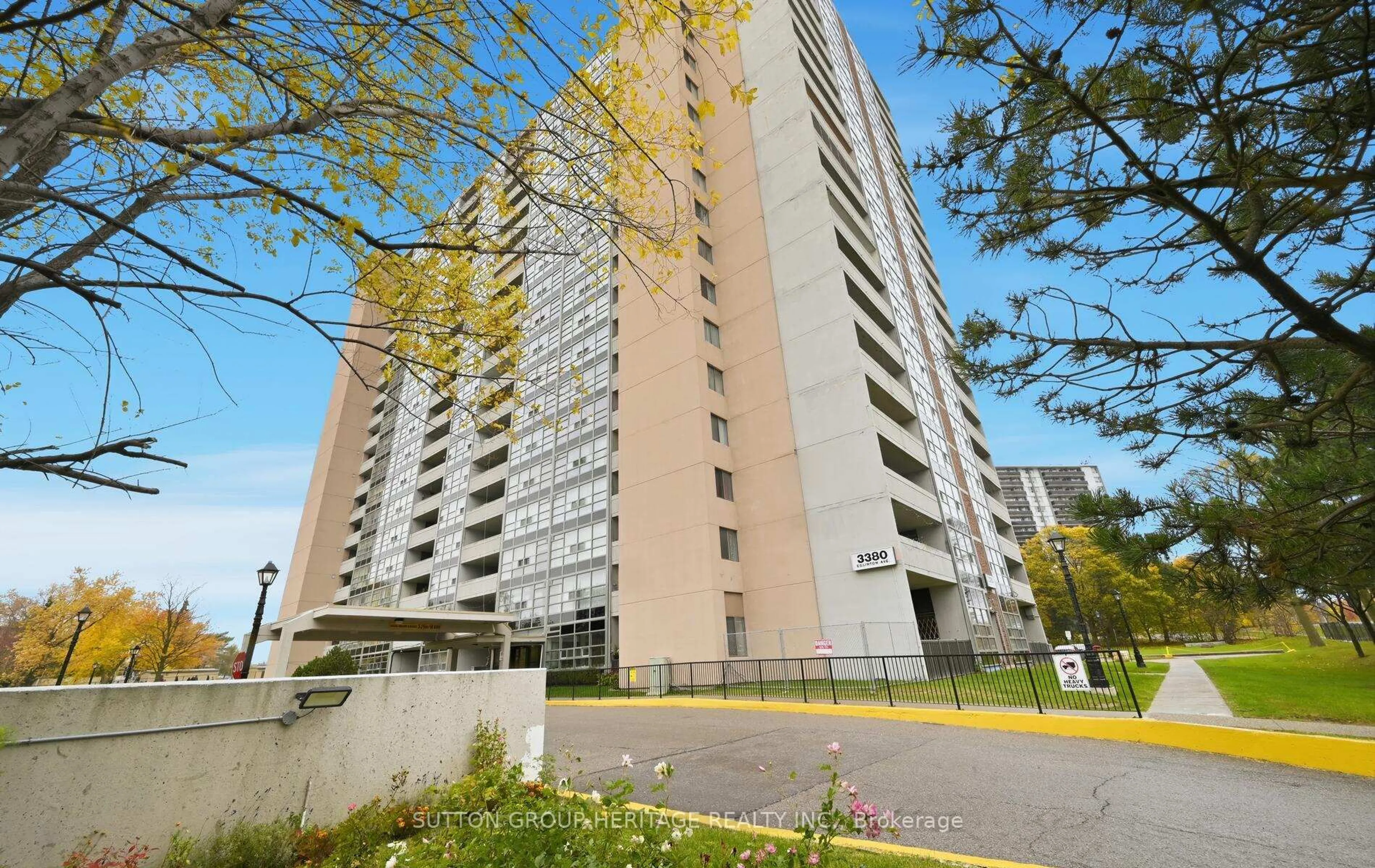 Patio, building for 3380 Eglinton Ave #2007, Toronto Ontario M1J 3L6