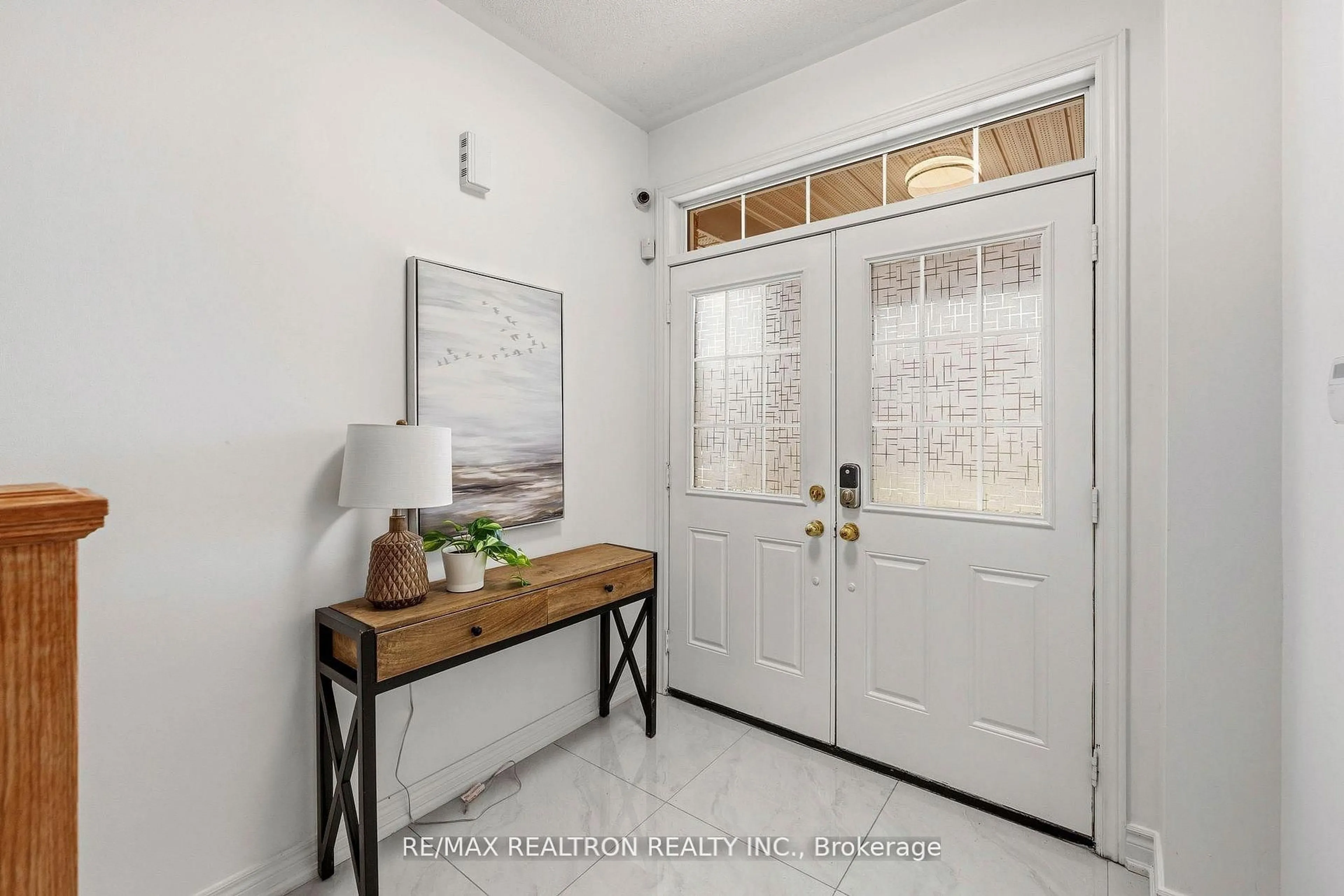 Indoor entryway for 30 Glacier Cres, Toronto Ontario M1X 2A8
