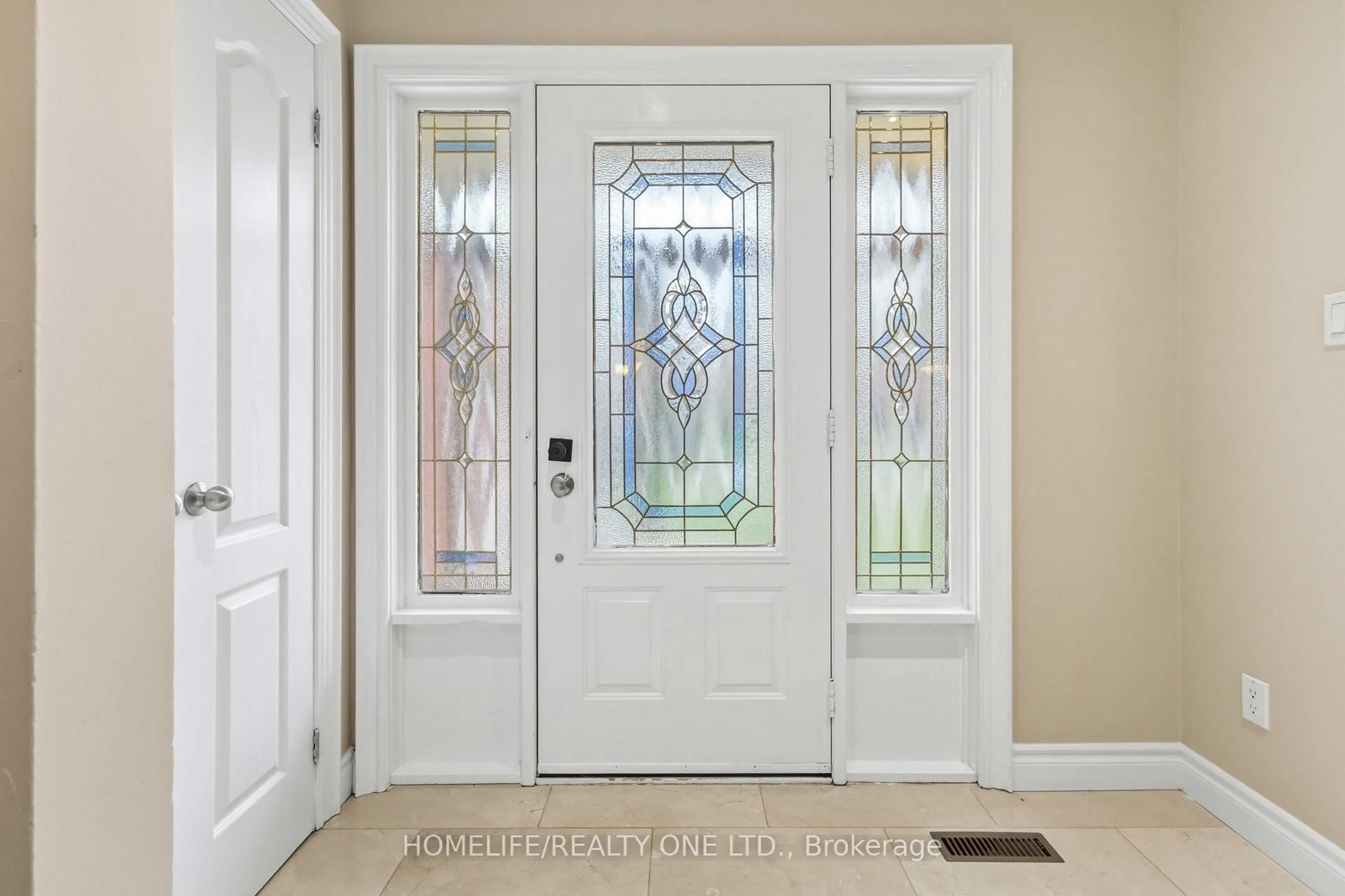 Indoor entryway for 75 Windrush Tr, Toronto Ontario M1C 3Z9