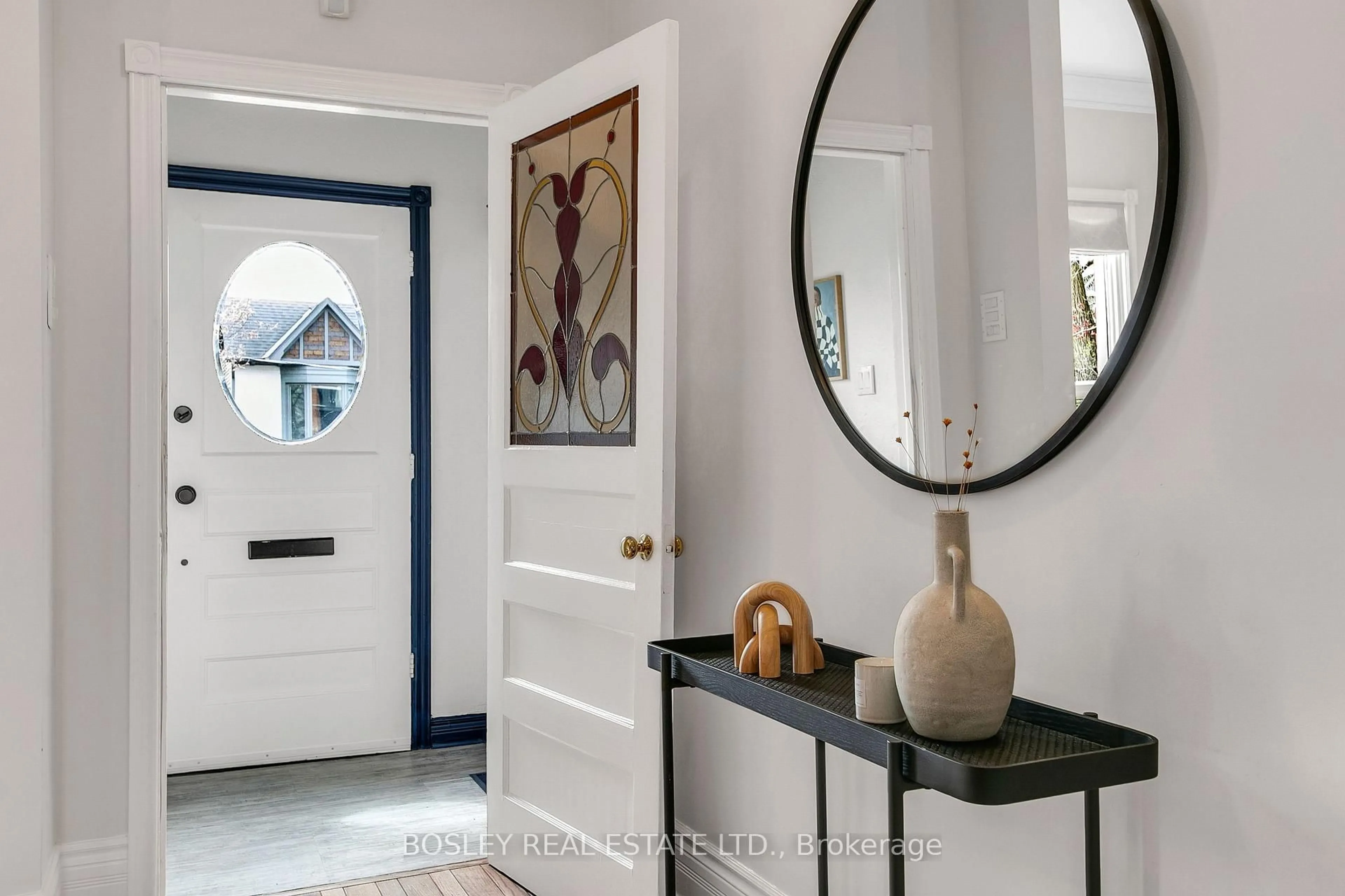 Indoor entryway for 42 Dingwall Ave, Toronto Ontario M4J 1C3