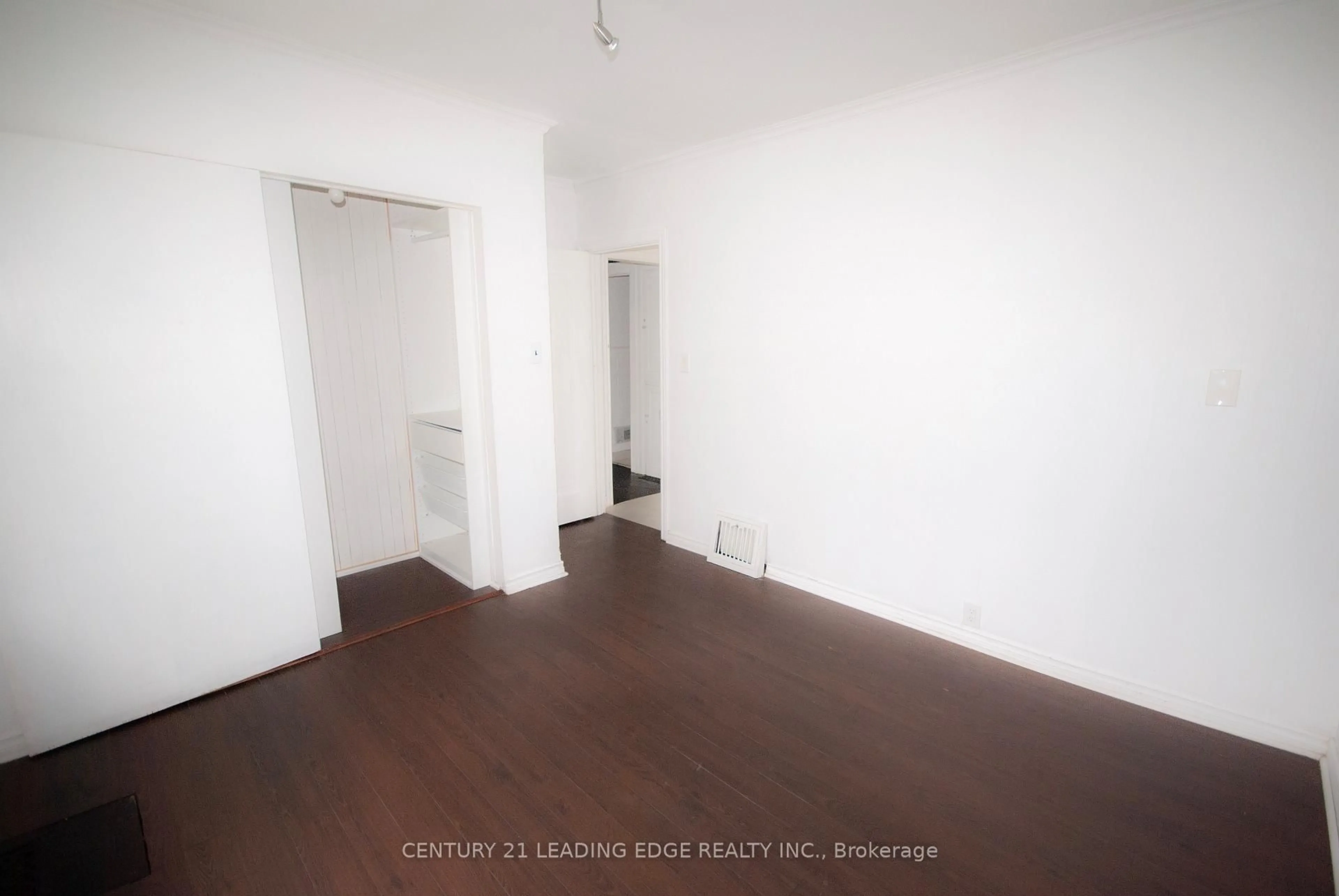 A pic of a room for 208 Oshawa Blvd, Oshawa Ontario L1G 5S9