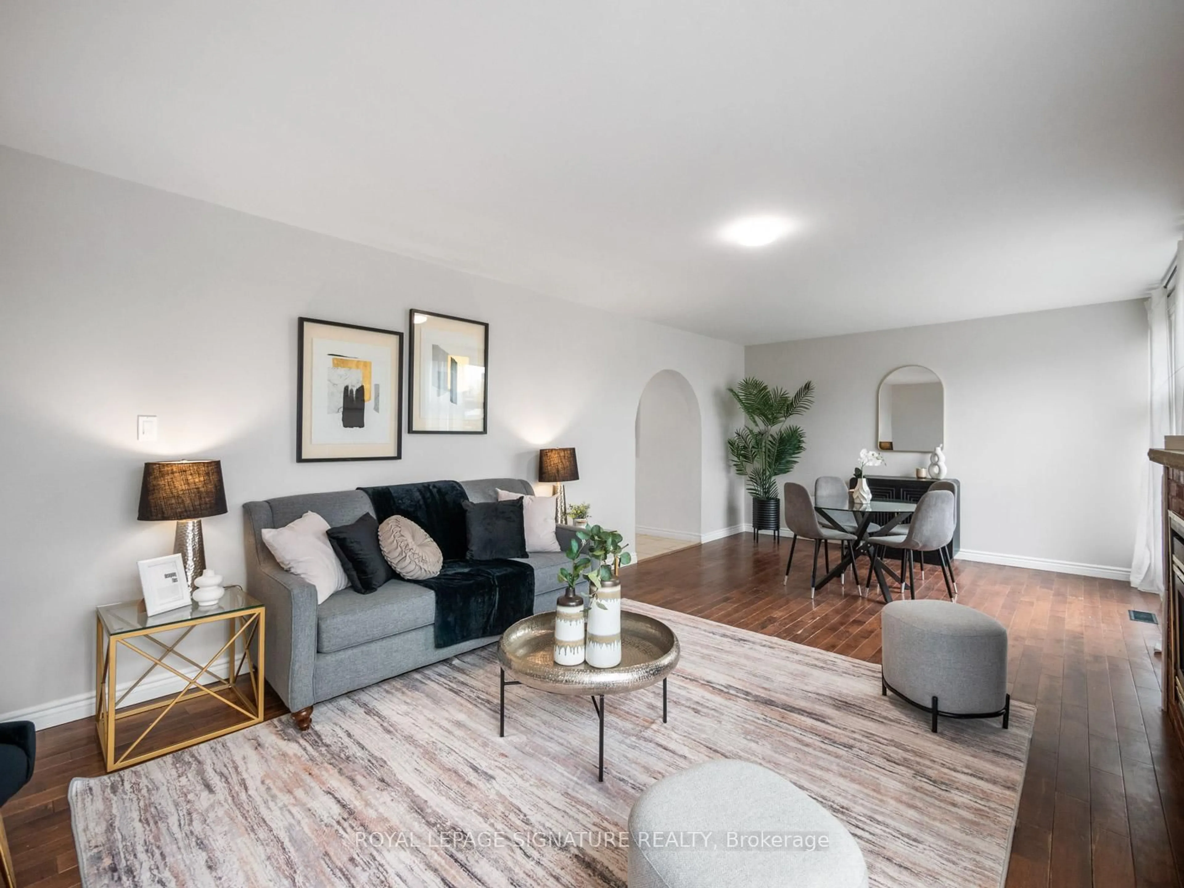 Living room with furniture, wood/laminate floor for 19 Shoreland Cres, Toronto Ontario M1G 1M4