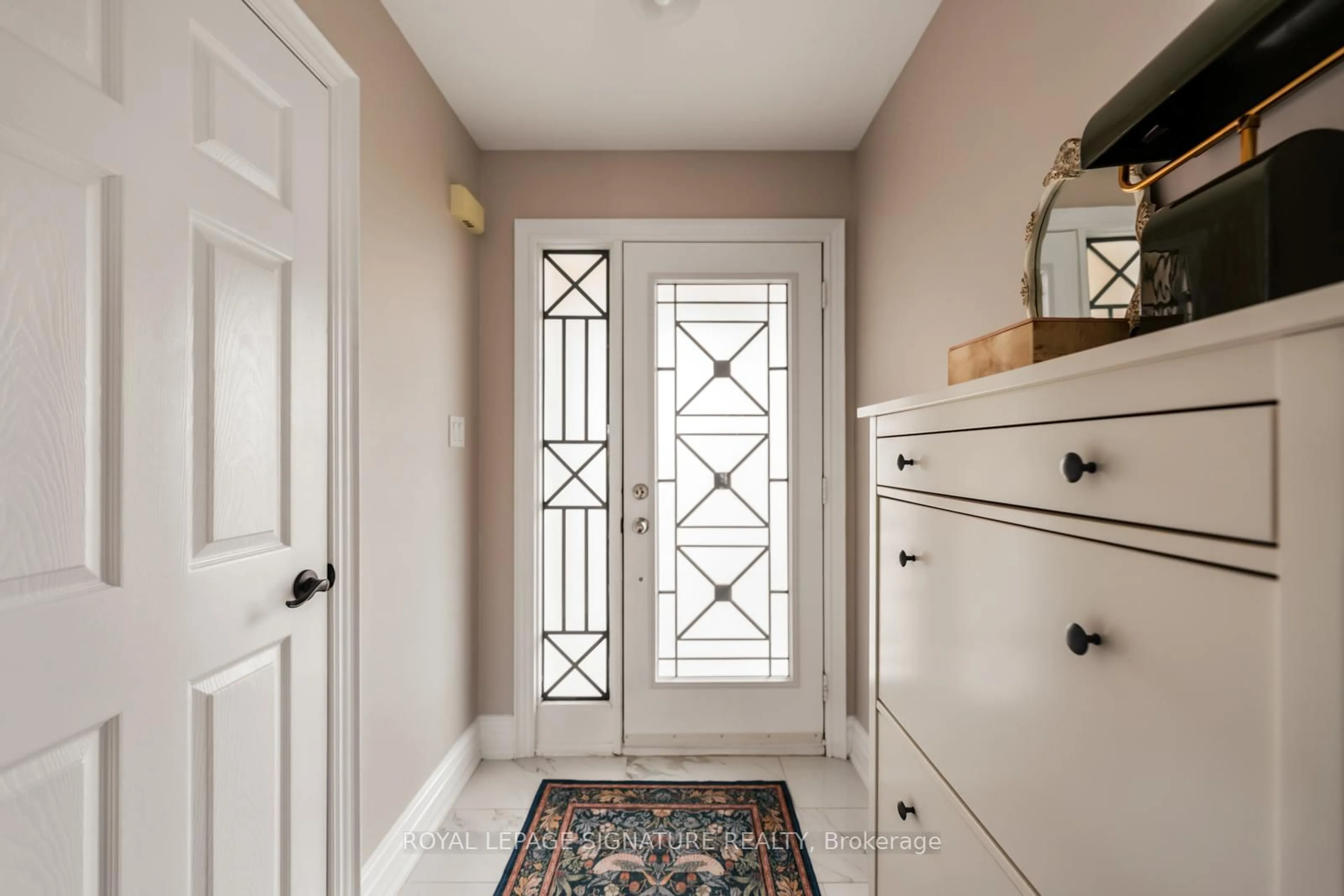 Indoor entryway for 44 Eastfield Cres, Clarington Ontario L1E 3C6