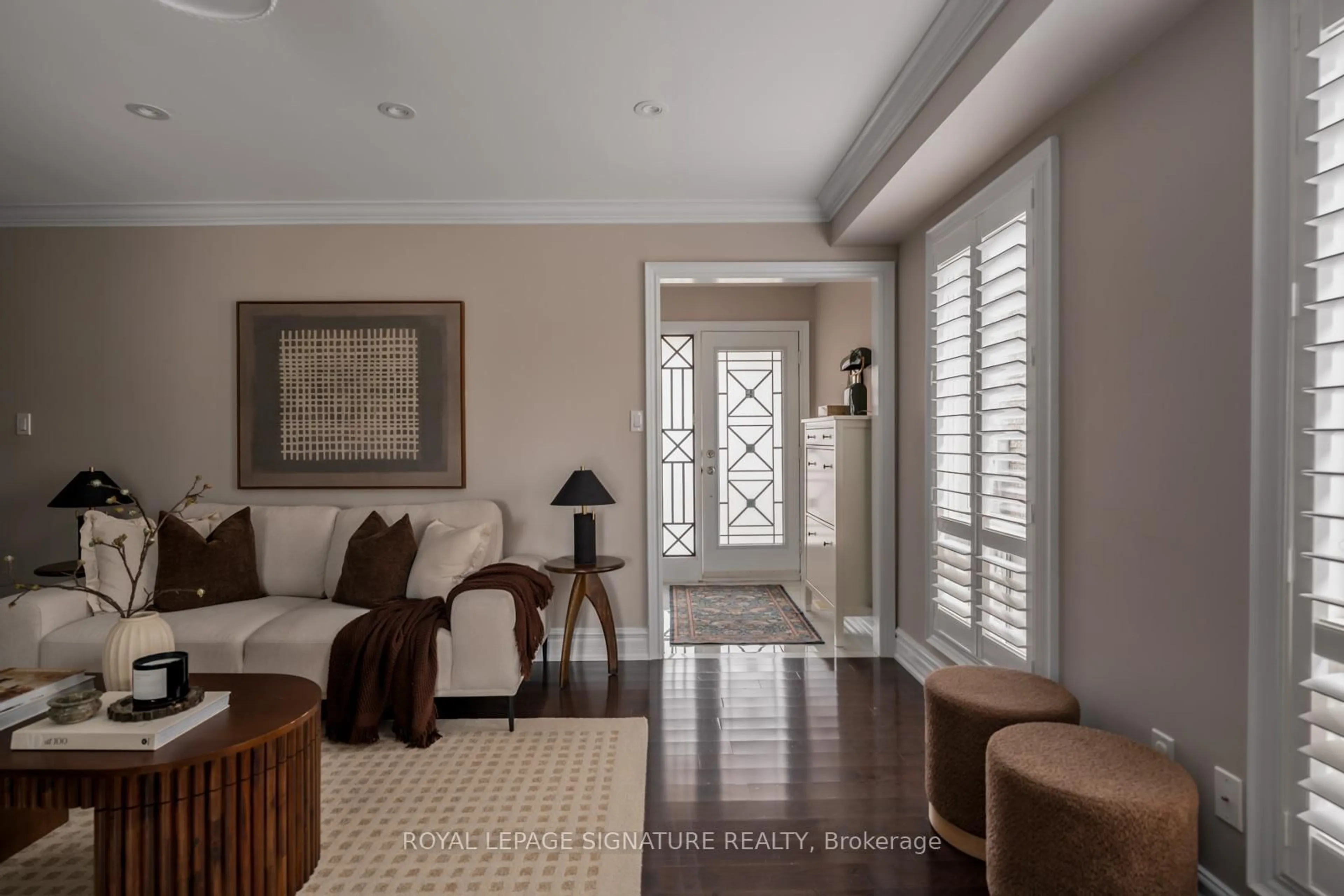 Indoor entryway for 44 Eastfield Cres, Clarington Ontario L1E 3C6