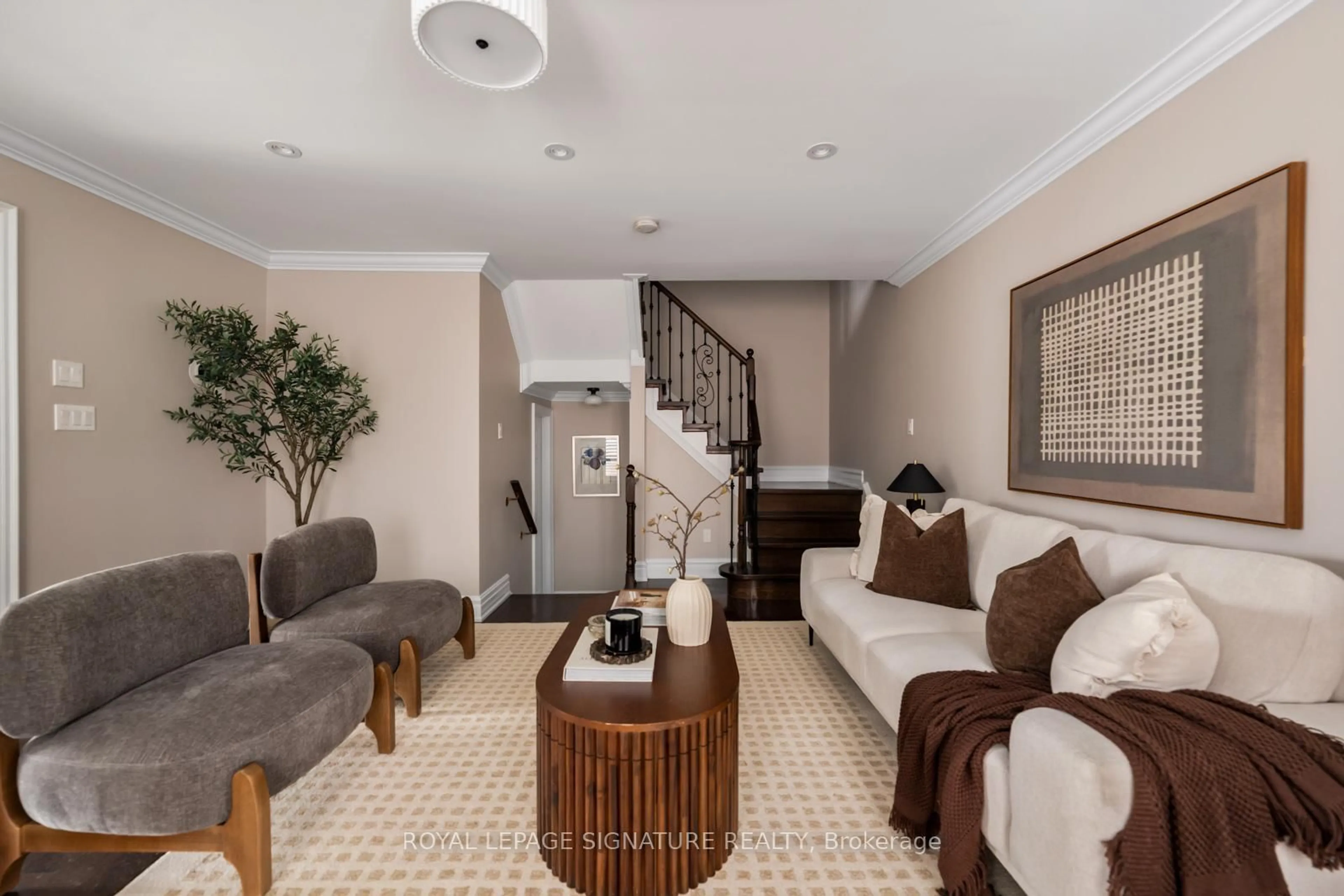 Living room with furniture, carpet floor for 44 Eastfield Cres, Clarington Ontario L1E 3C6