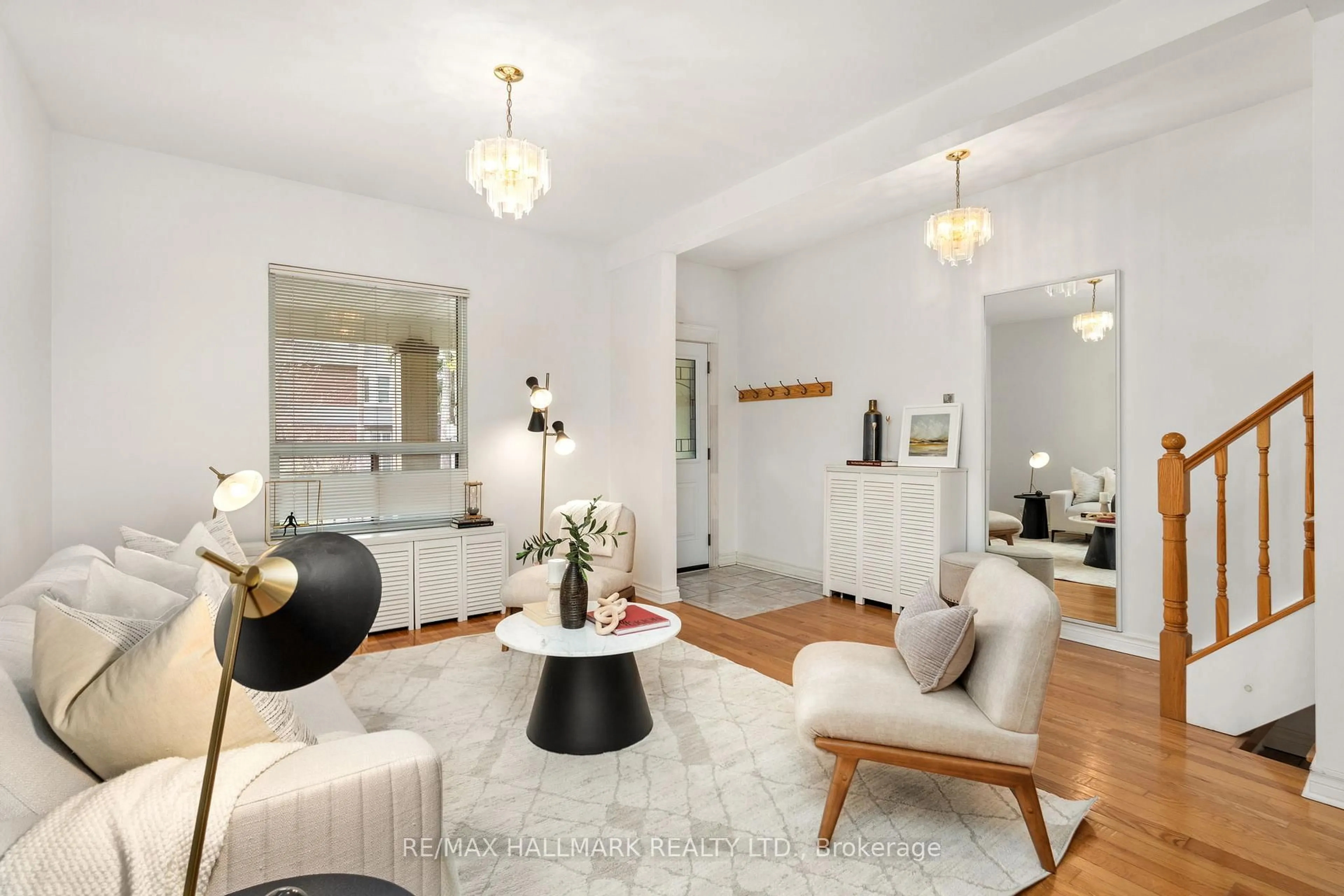 Living room with furniture, unknown for 136 Hogarth Ave, Toronto Ontario M4K 1K4