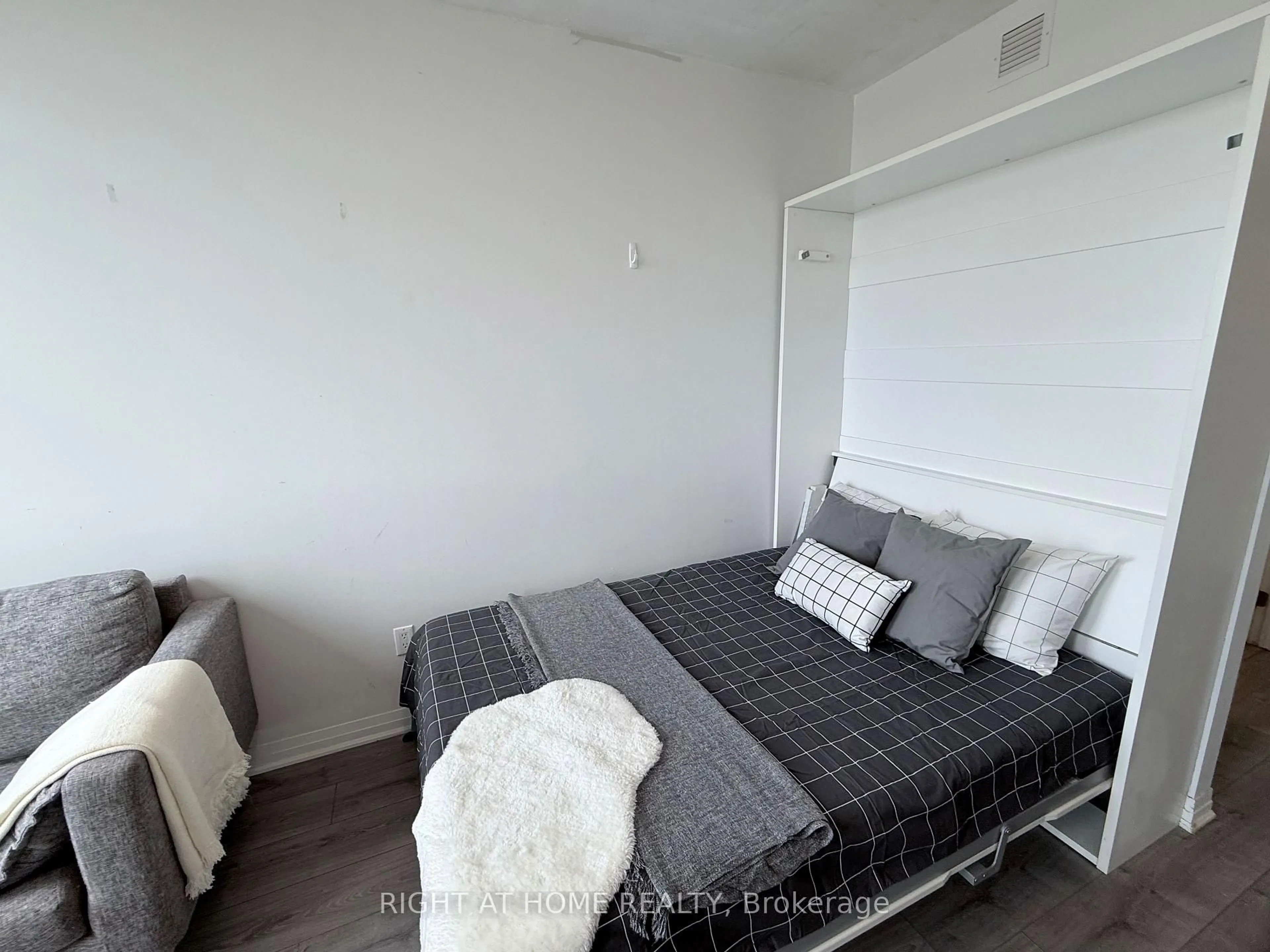 Bedroom with bed, unknown for 1900 Simcoe St #441, Oshawa Ontario L1G 0C1