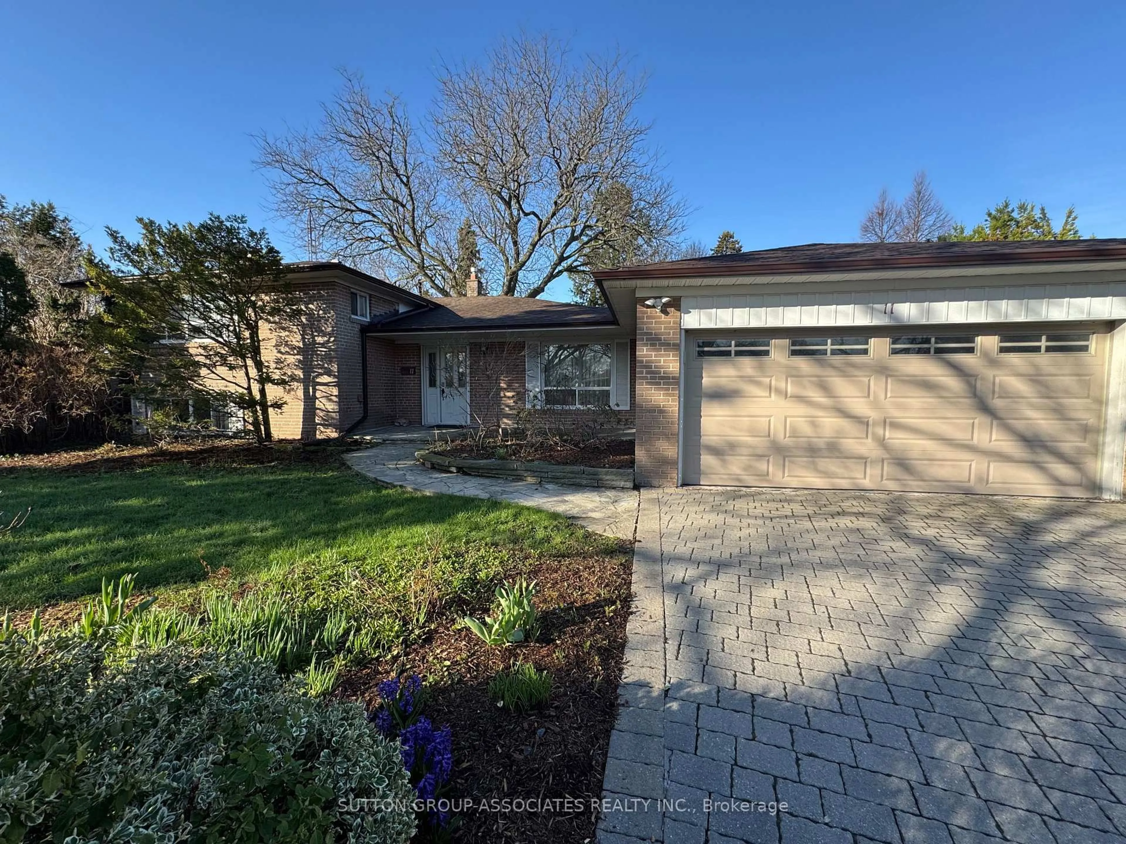 A pic from outside/outdoor area/front of a property/back of a property/a pic from drone, street for 11 Castor Cres, Toronto Ontario M1G 3R1