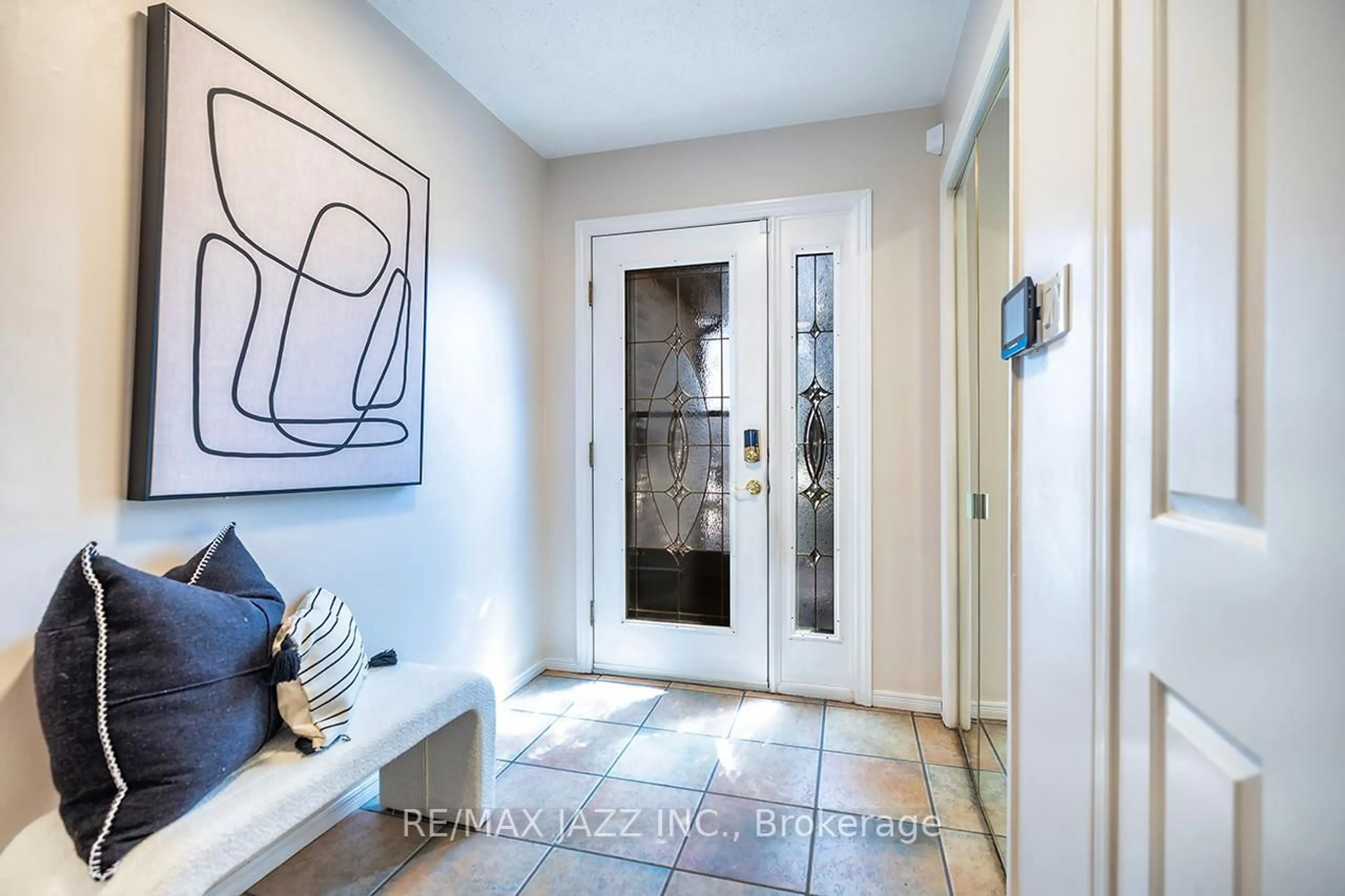 Indoor entryway for 1716 Minstrel Manr, Pickering Ontario L1V 3S1