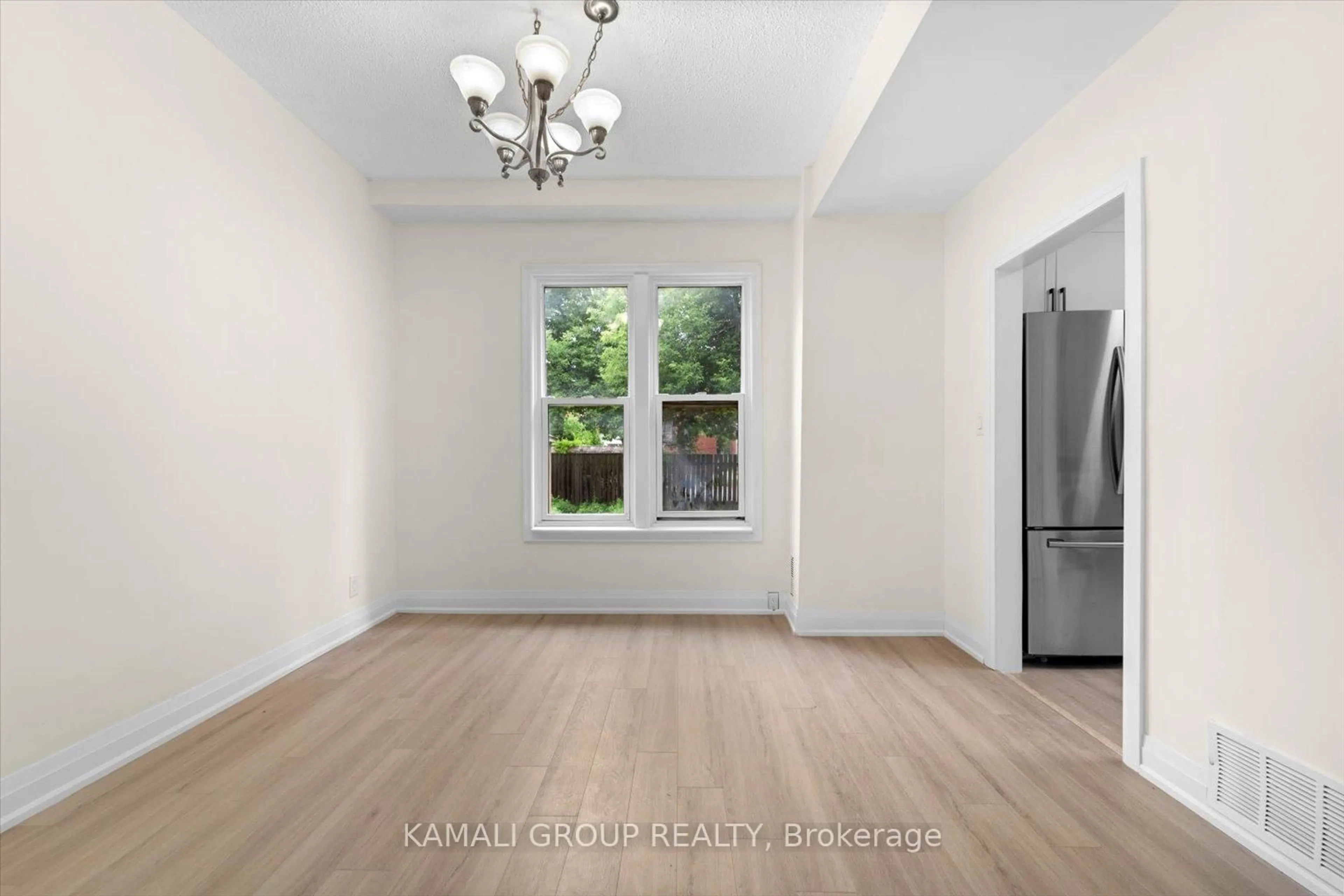 A pic of a room for 254 Bruce St, Oshawa Ontario L1H 1R5