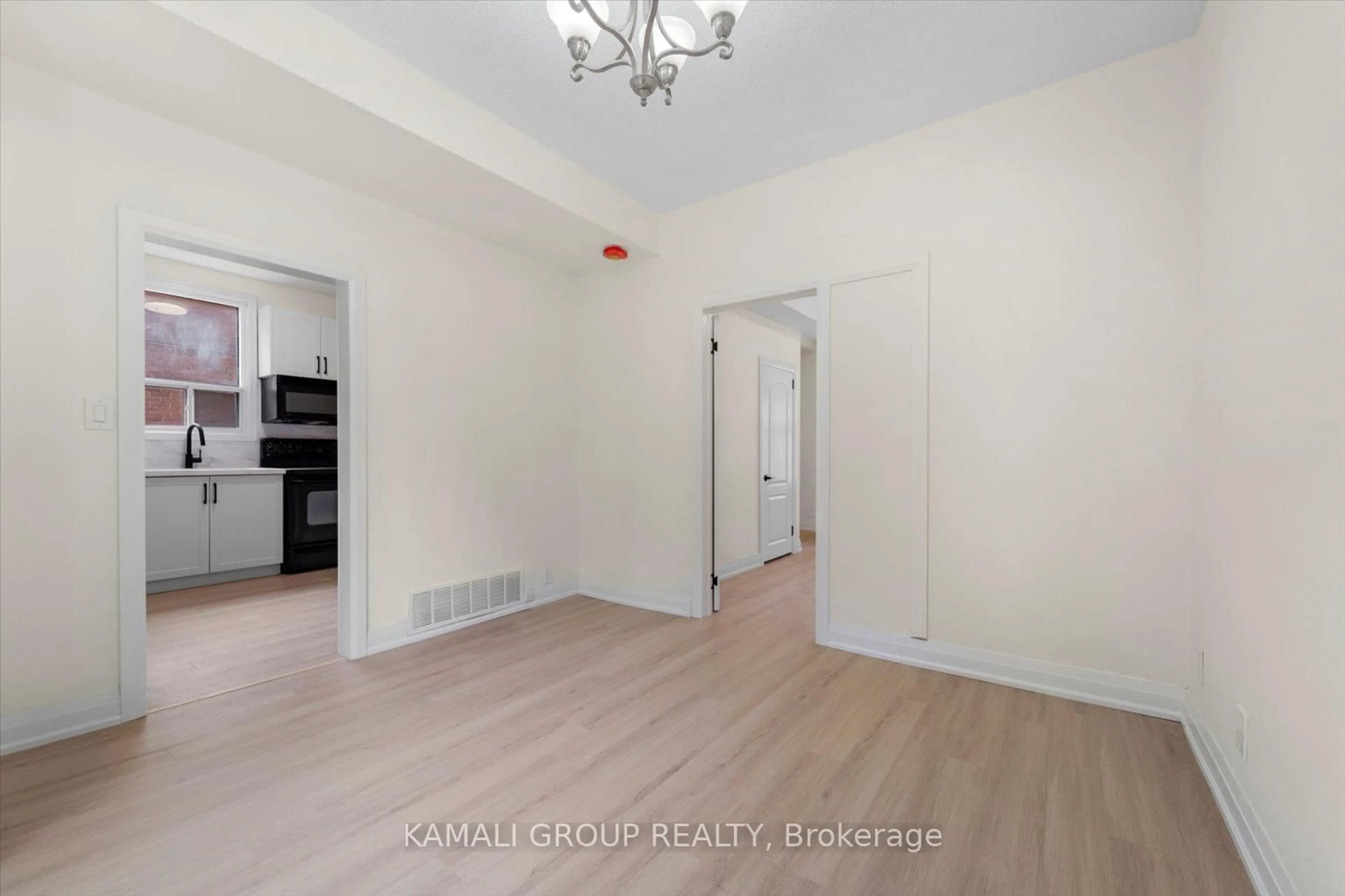 A pic of a room for 254 Bruce St, Oshawa Ontario L1H 1R5