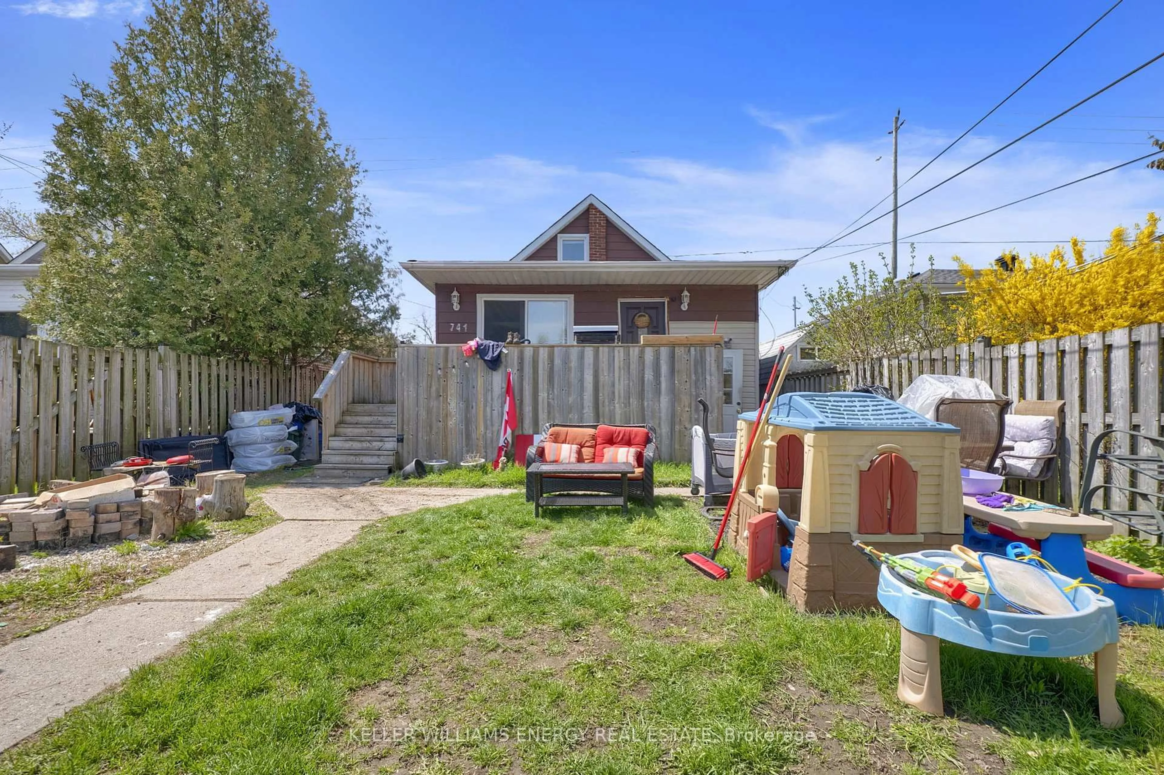 Shed for 741 Ritson Rd, Oshawa Ontario L1H 5L2