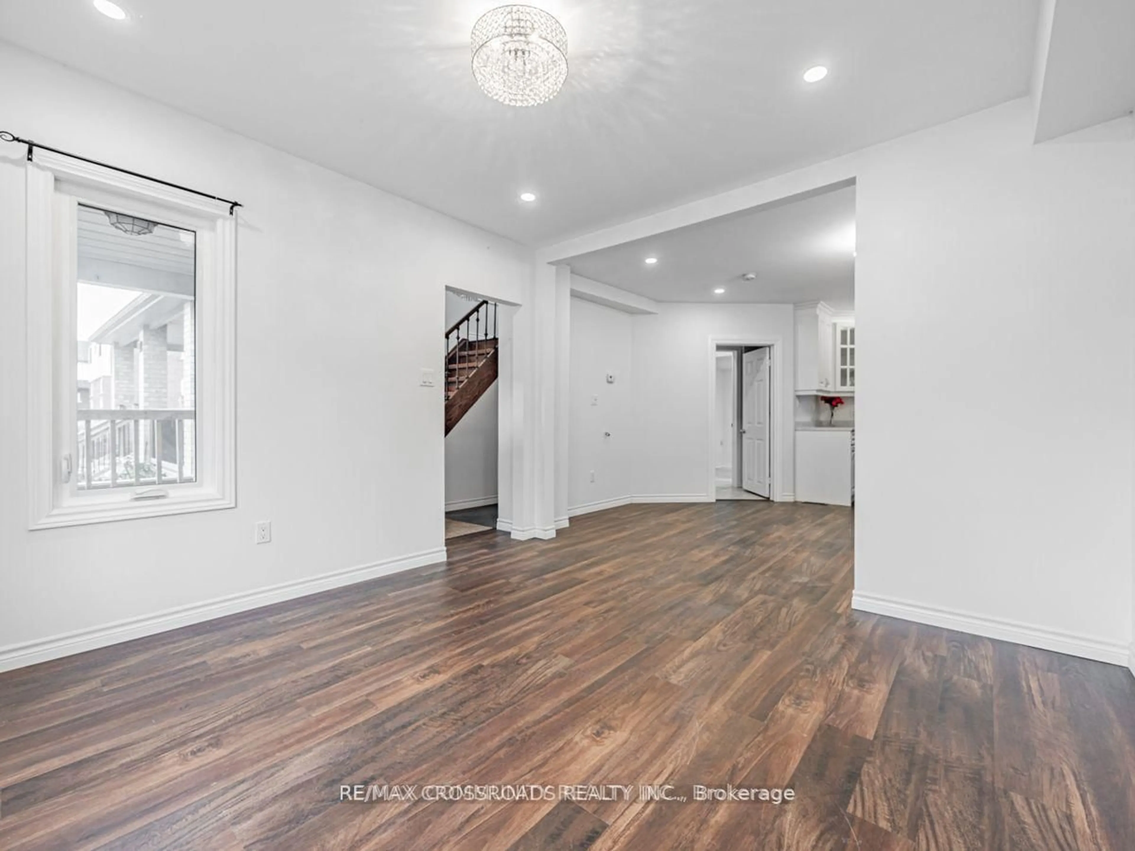Indoor entryway for 111 Elgin St, Oshawa Ontario L1G 1S5