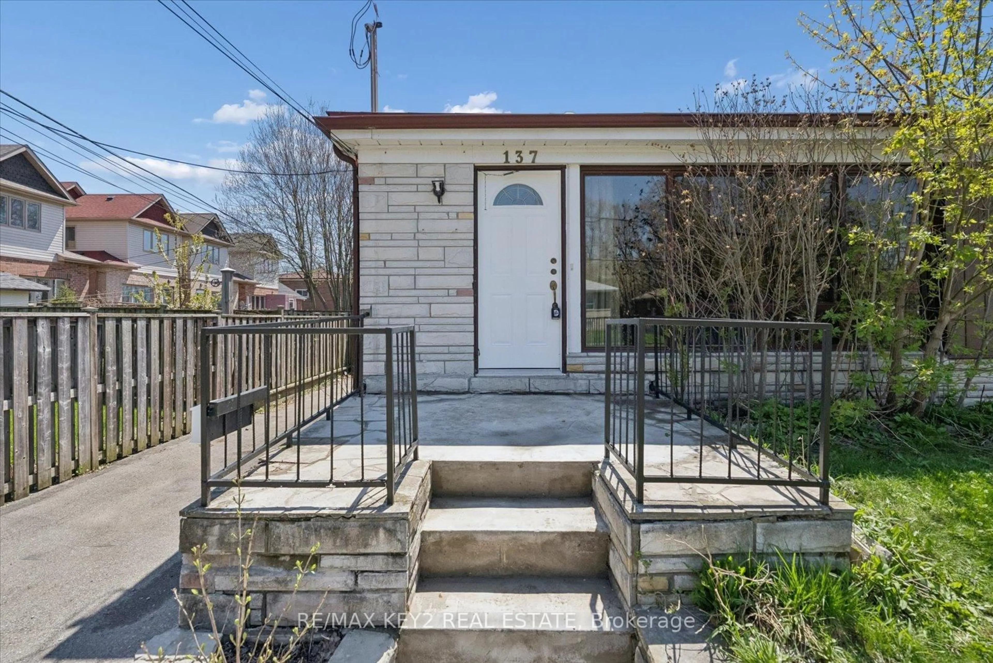 Unknown for 137 Newlands Ave, Toronto Ontario M1L 1S2
