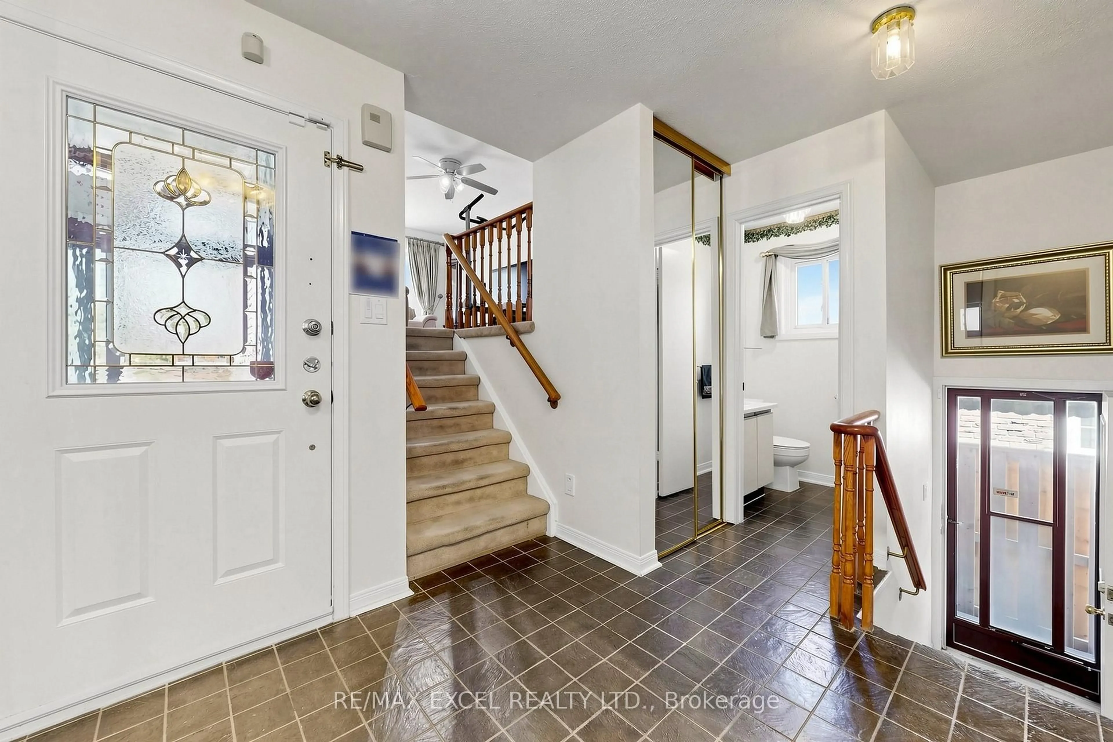 Indoor entryway for 75 BETHANY LEIGH Dr, Toronto Ontario M1V 2N6