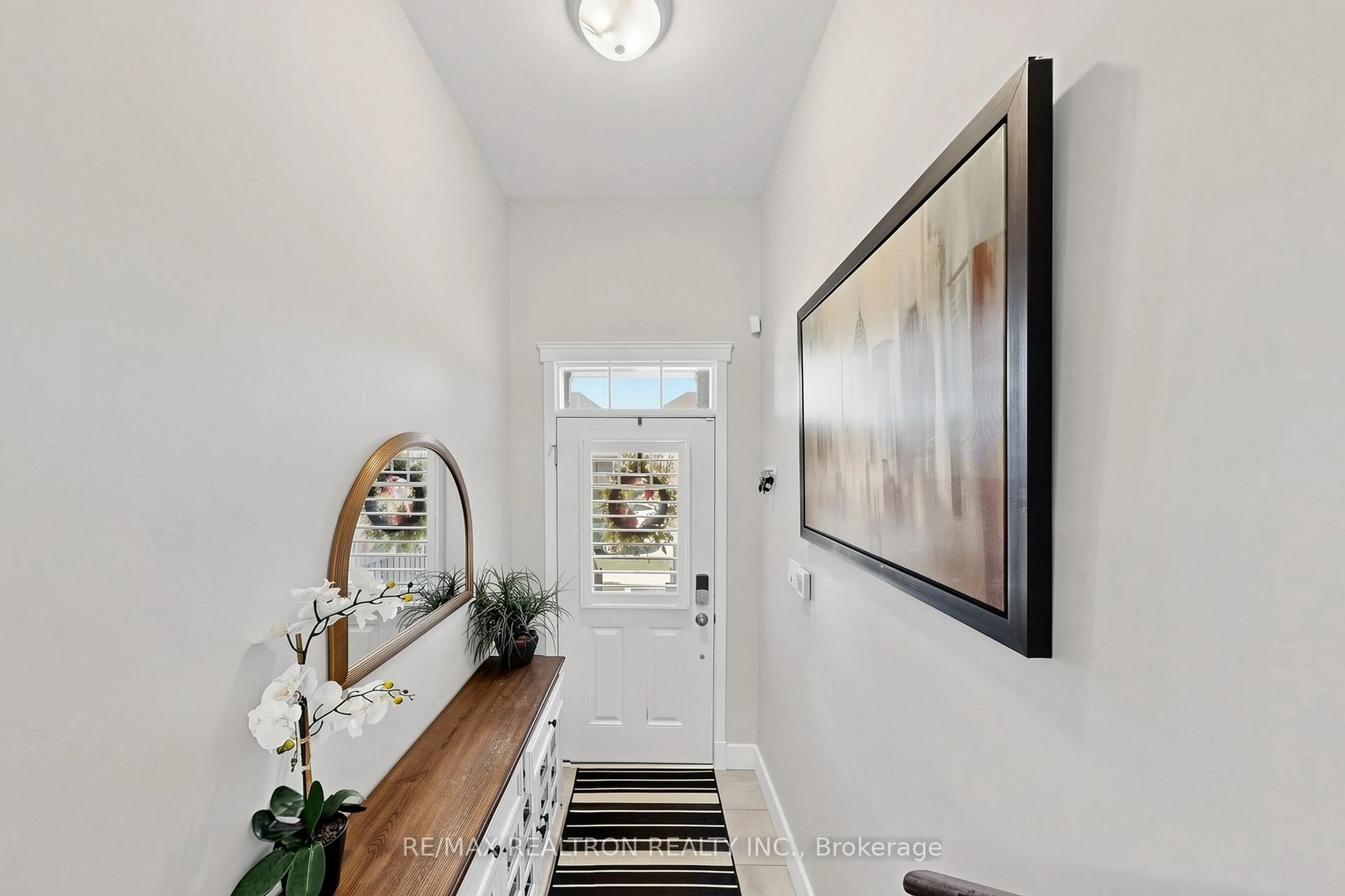 Indoor entryway for 19 Stainton St, Clarington Ontario L1E 0H6