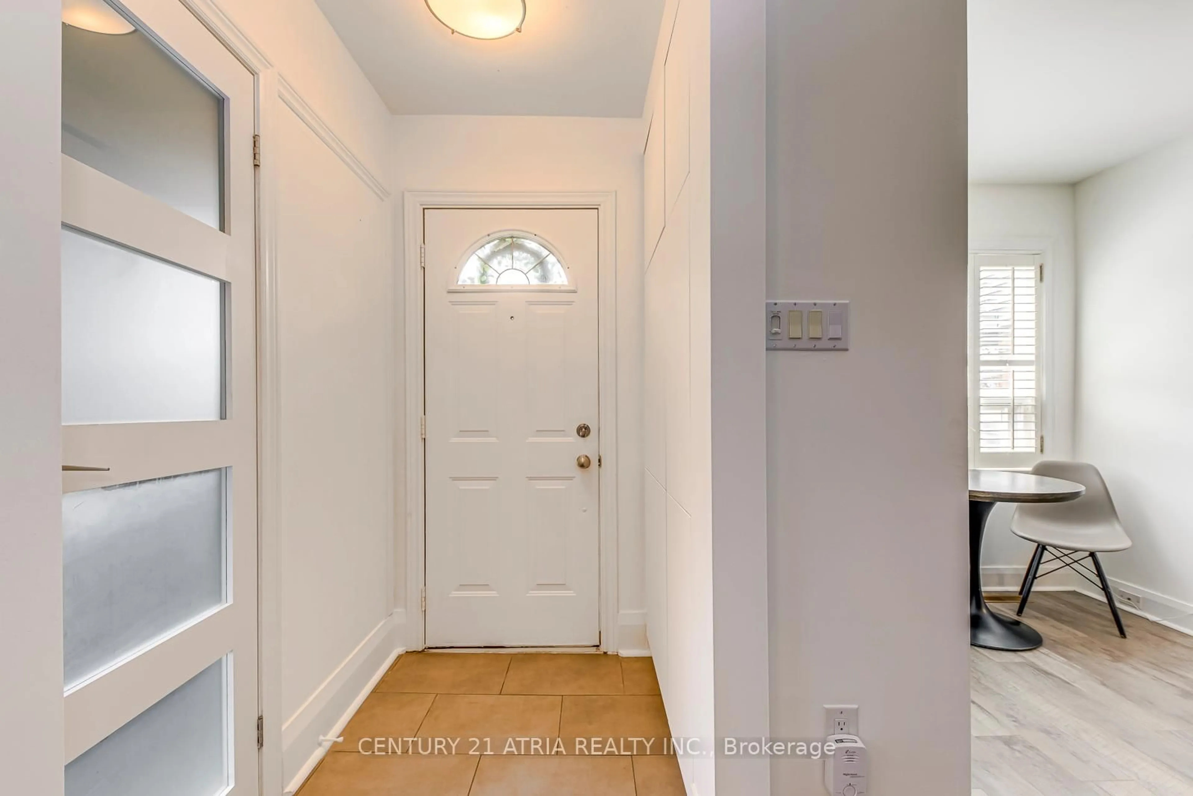 Indoor entryway for 20 1/2 East Rd, Toronto Ontario M1N 2A1