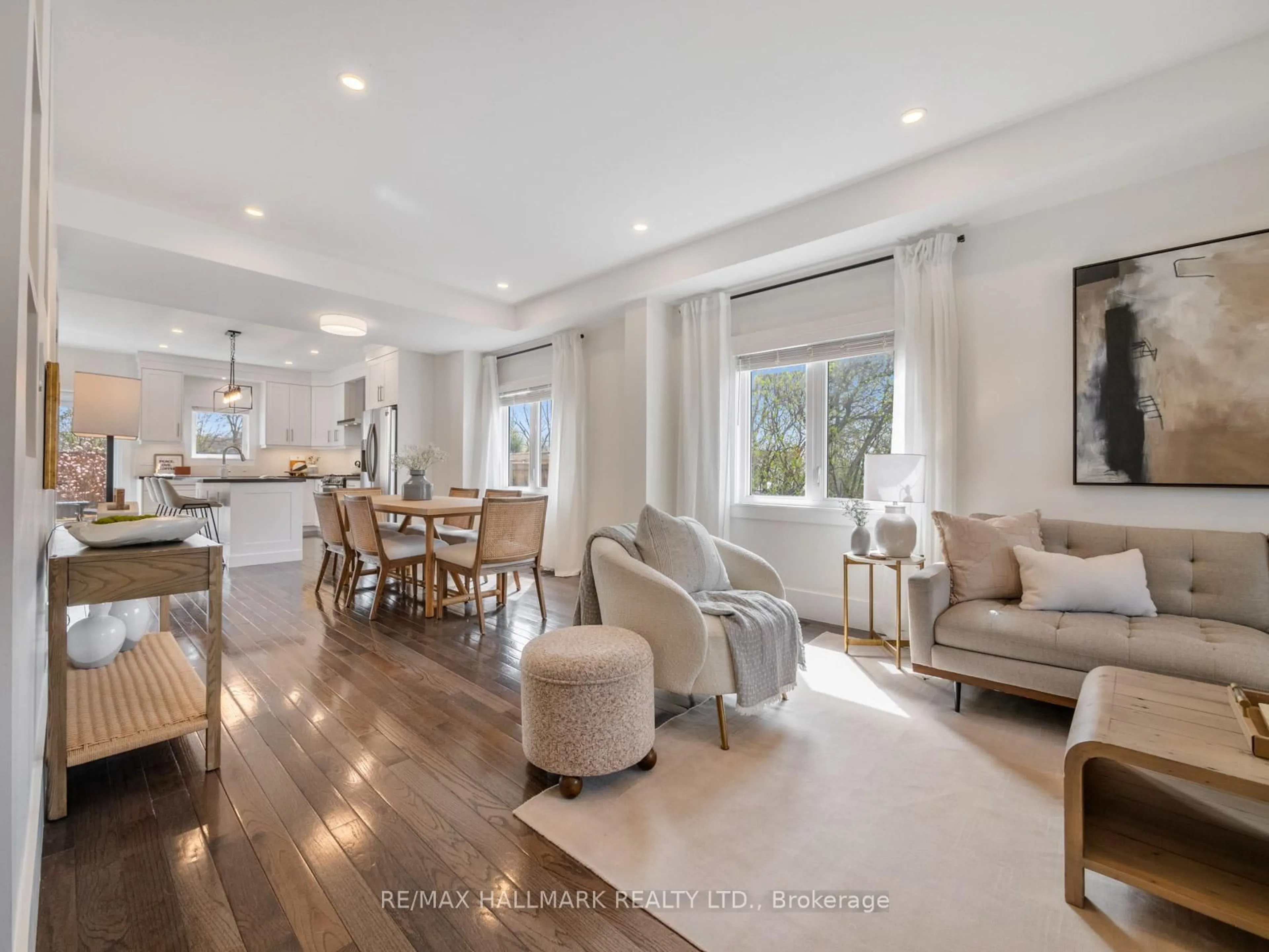 Living room with furniture, unknown for 151 Eastwood Ave, Toronto Ontario M1N 3H5