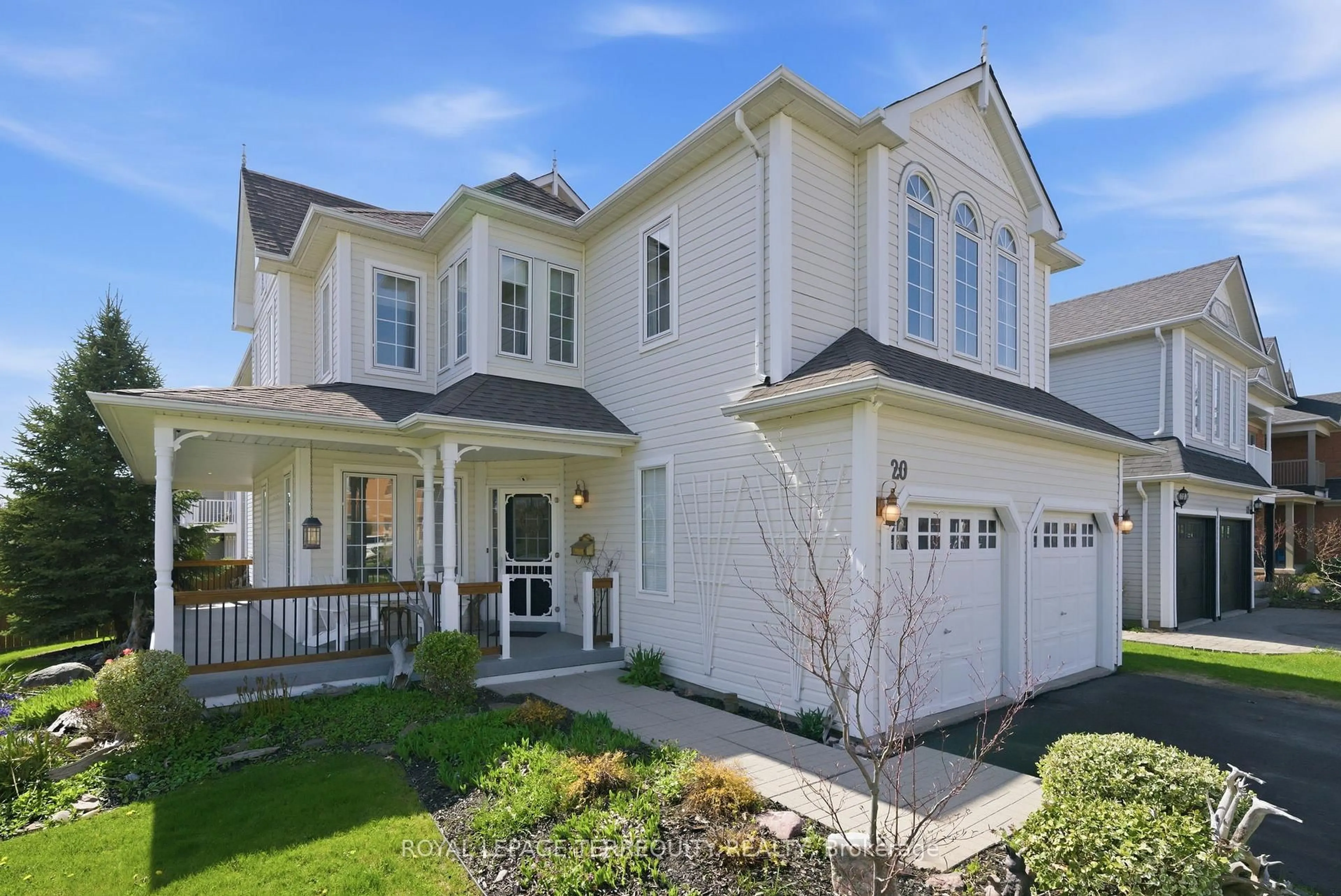 Home with vinyl exterior material, street for 20 Selkirk Dr, Whitby Ontario L1M 2E6
