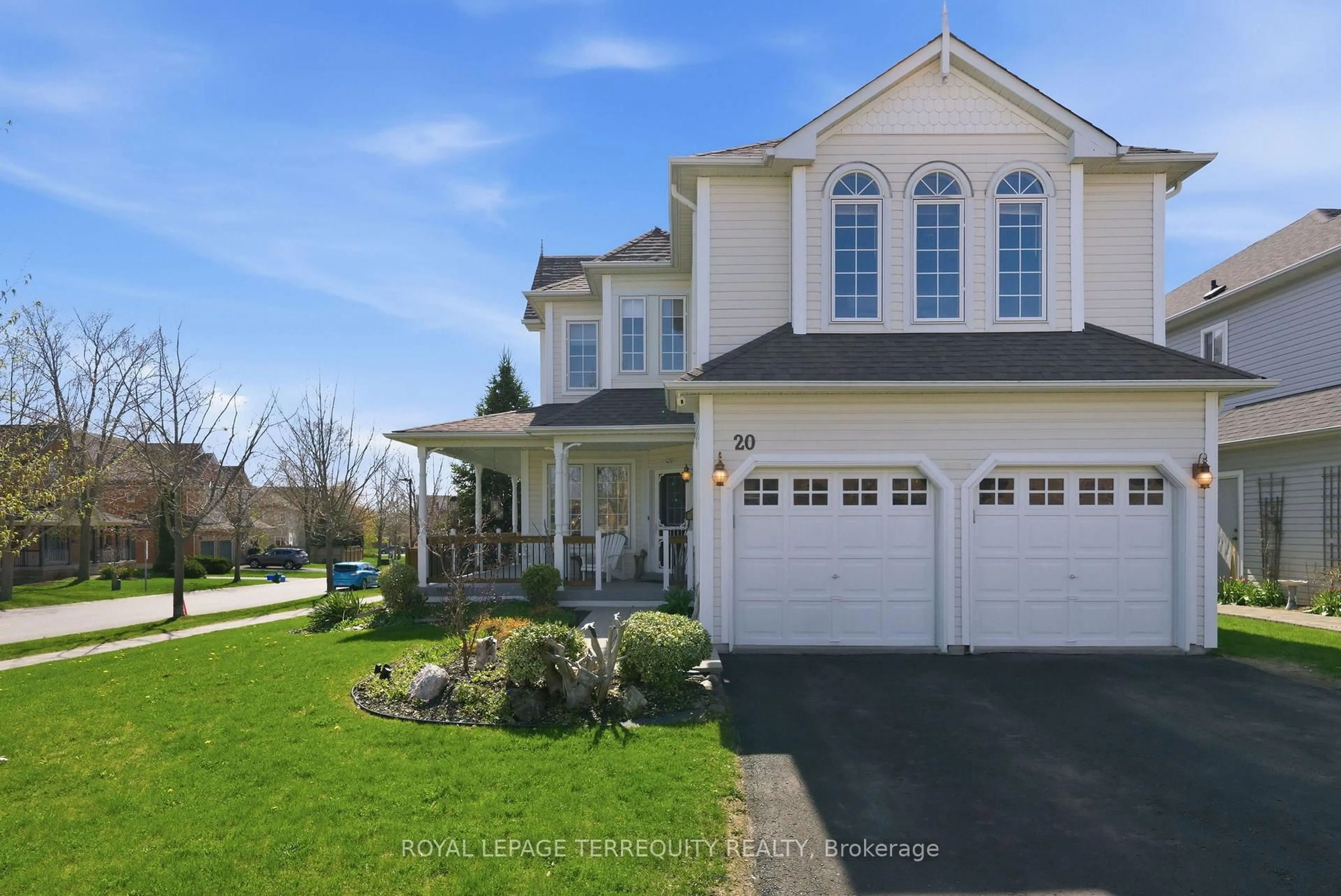 Home with vinyl exterior material, street for 20 Selkirk Dr, Whitby Ontario L1M 2E6