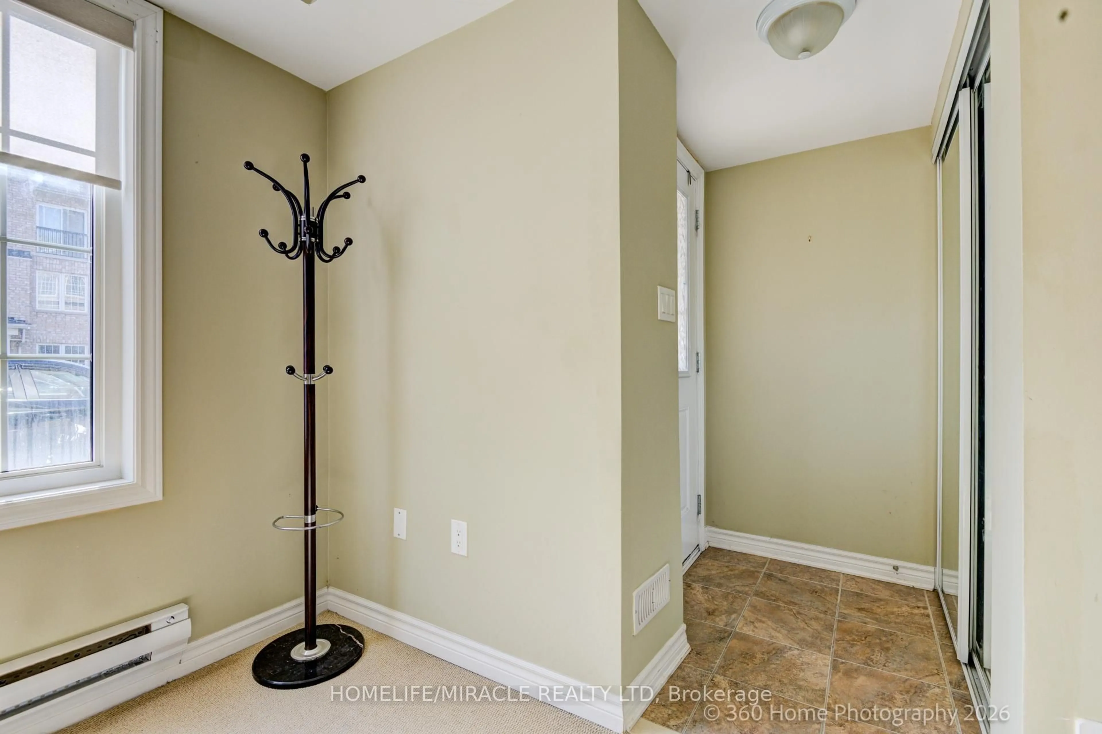 Indoor entryway for 48 Strangford Lane, Toronto Ontario M1L 0E4