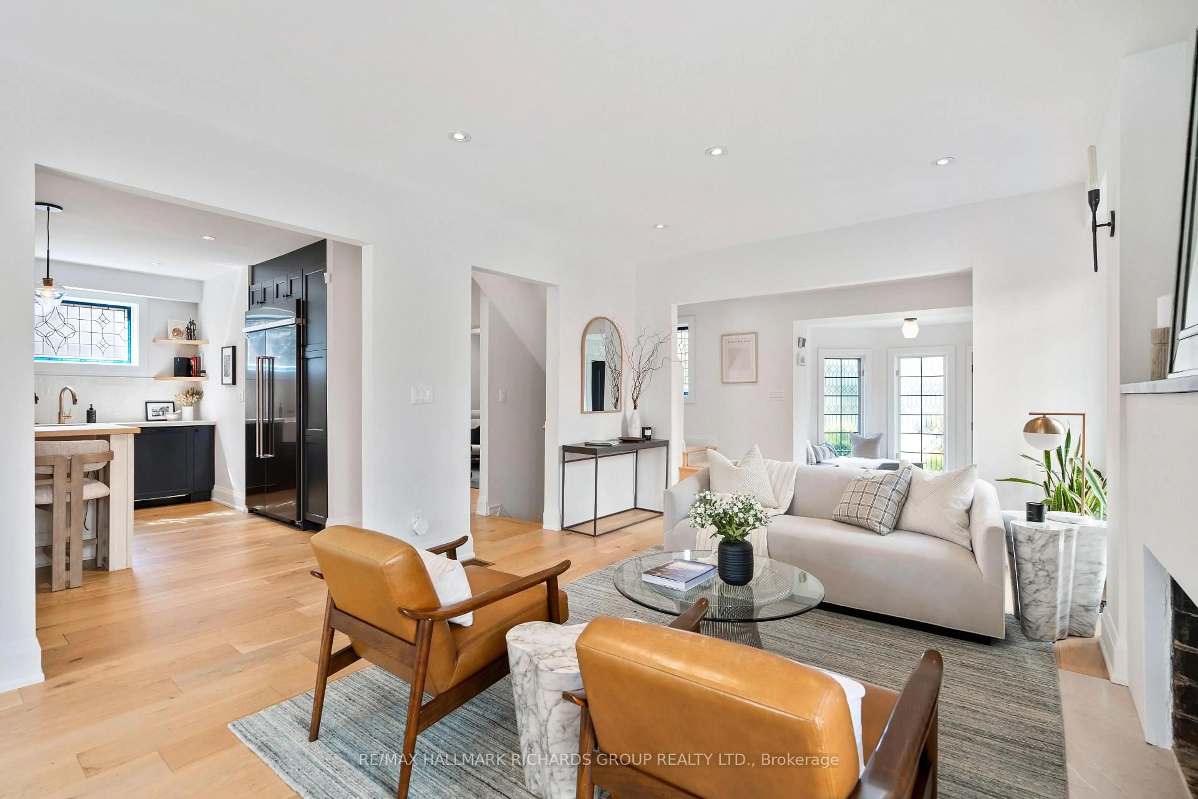 Living room with furniture, unknown for 27 Bracken Ave, Toronto Ontario M4E 1N4