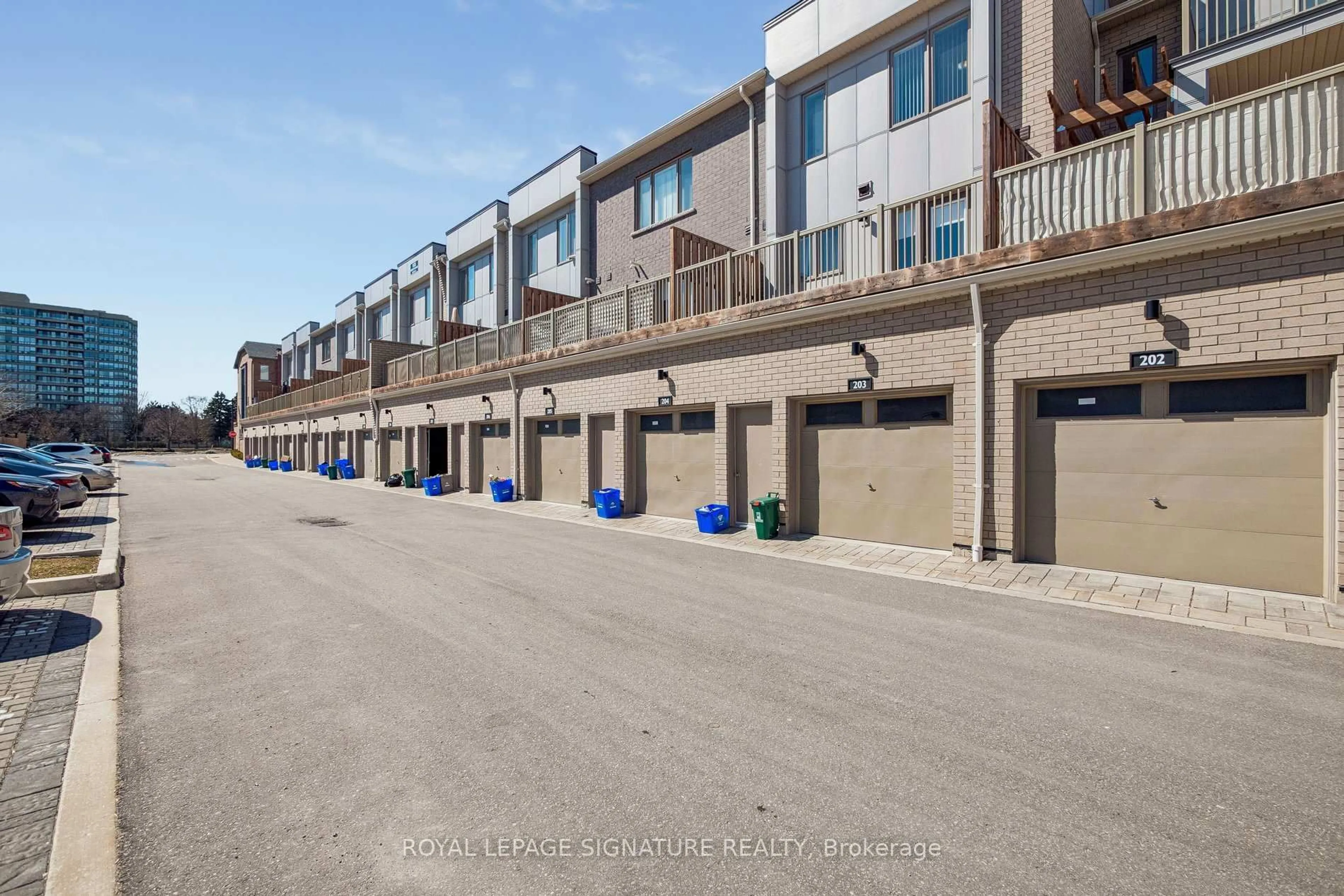 Patio, street for 1525 Kingston Rd #203, Pickering Ontario L1V 0E9