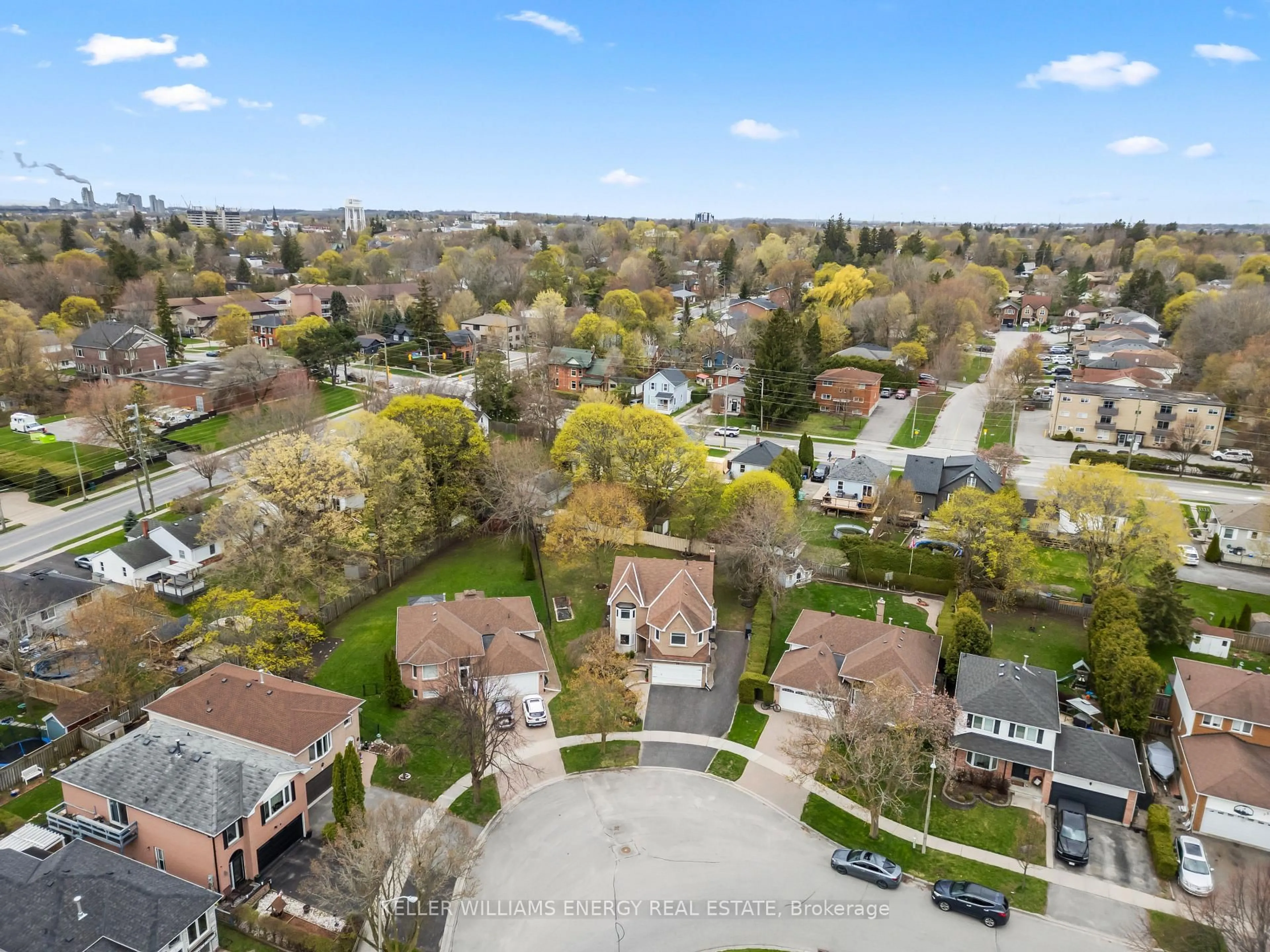 A pic from outside/outdoor area/front of a property/back of a property/a pic from drone, street for 19 Farncomb Cres, Clarington Ontario L1C 4L5