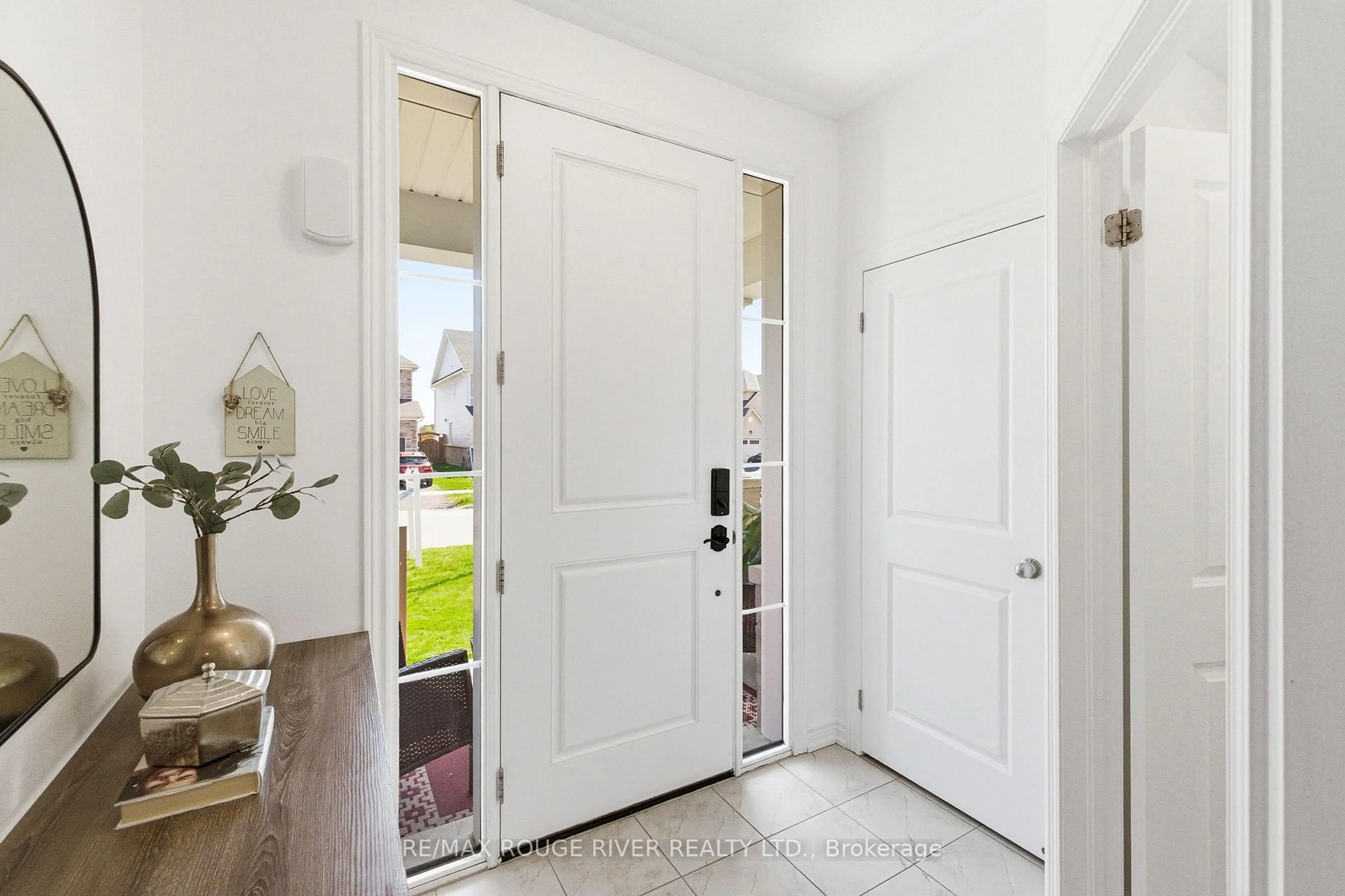 Indoor entryway for 84 Fred Jackman Ave, Clarington Ontario L1C 0T4