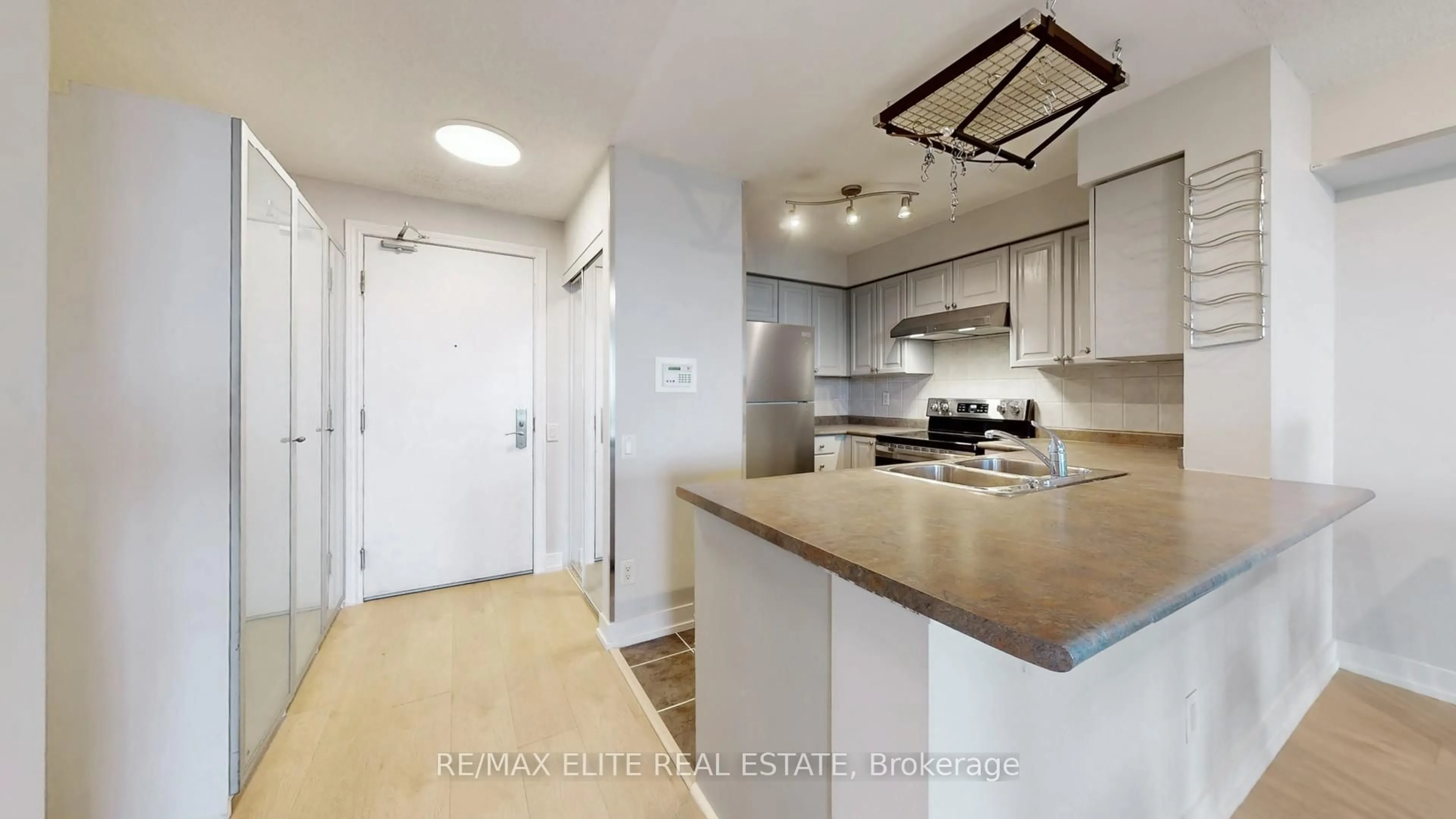 Standard kitchen, unknown for 61 Town Centre Crt #2401, Toronto Ontario M1P 5C5