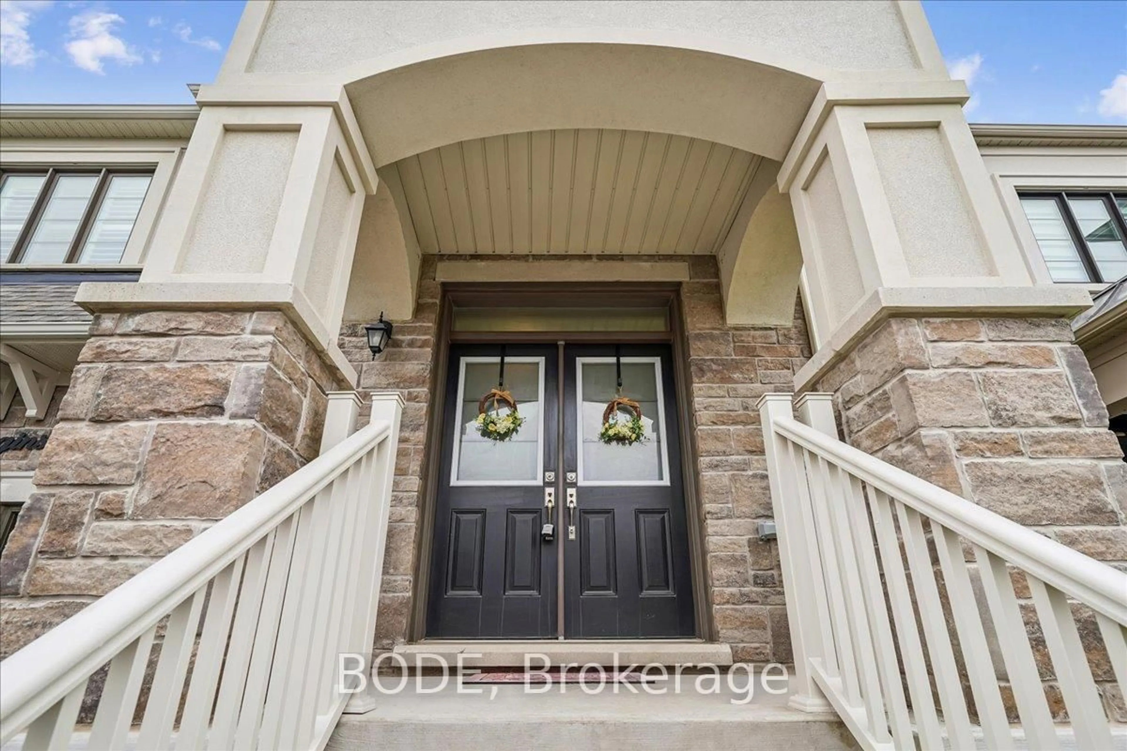Indoor entryway for 15 Huggins Dr, Whitby Ontario L1P 0N4