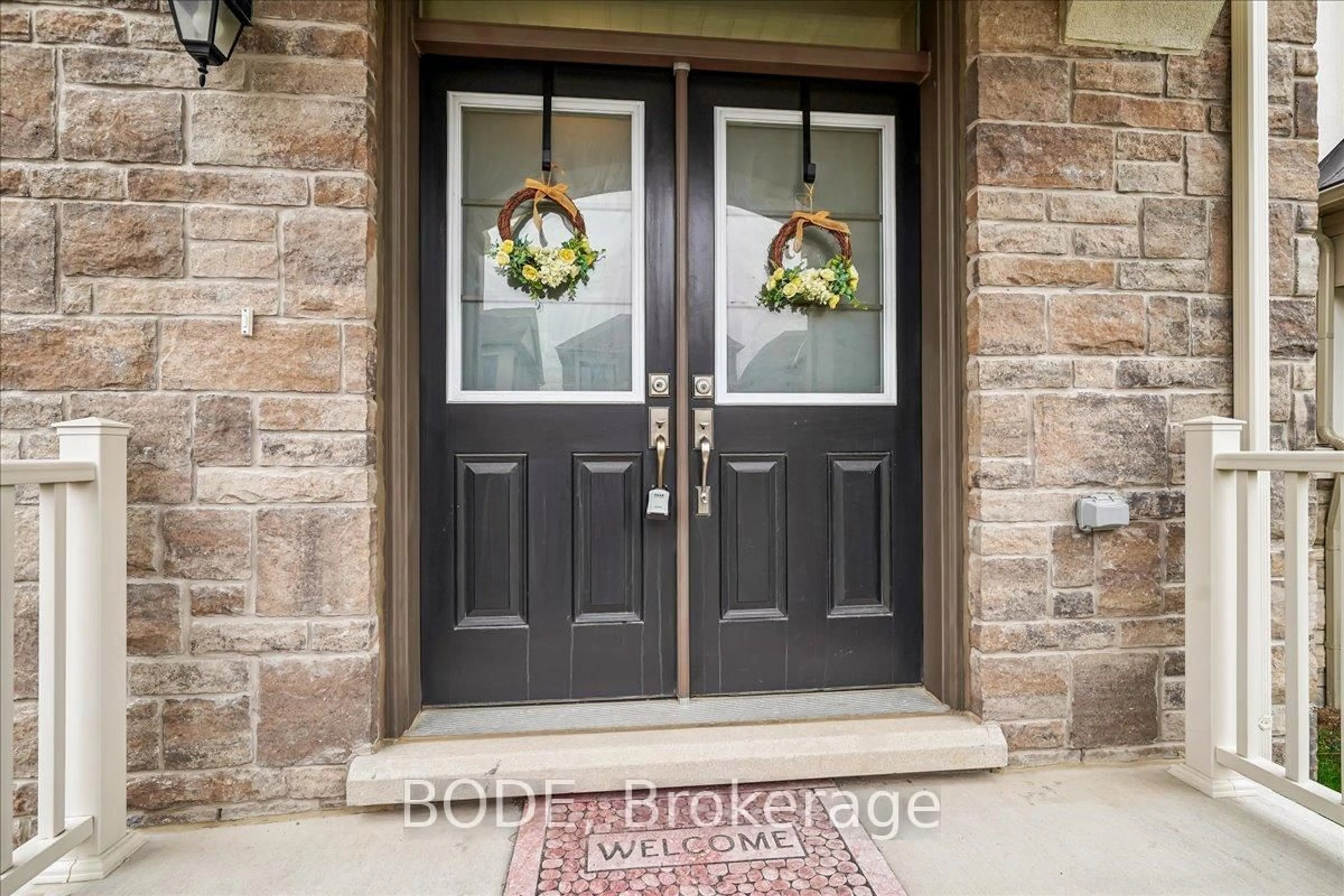 Indoor entryway for 15 Huggins Dr, Whitby Ontario L1P 0N4
